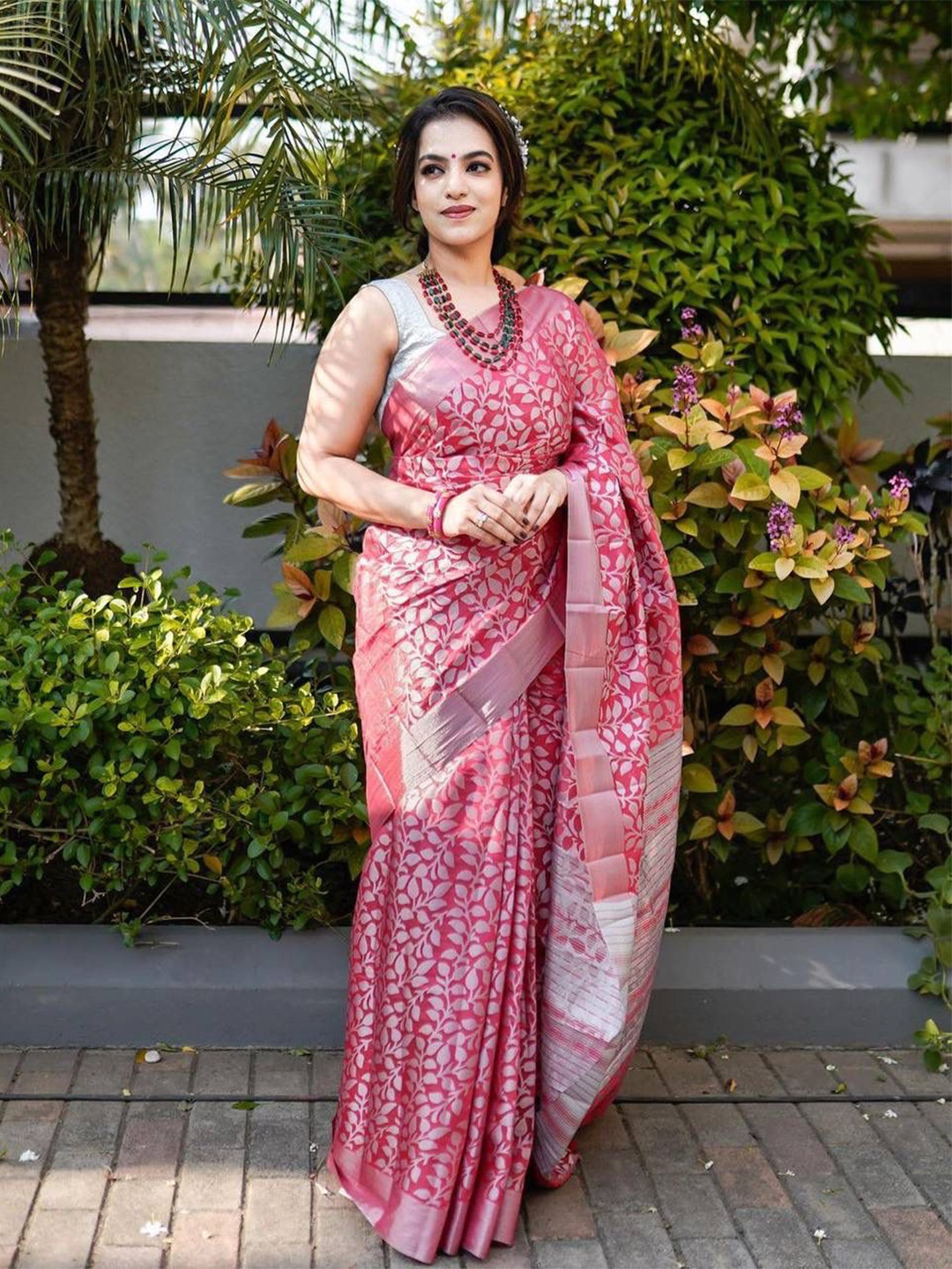 

Naishu Trendz Floral Woven Design Zari Pure Silk Kanjeevaram Saree, Pink