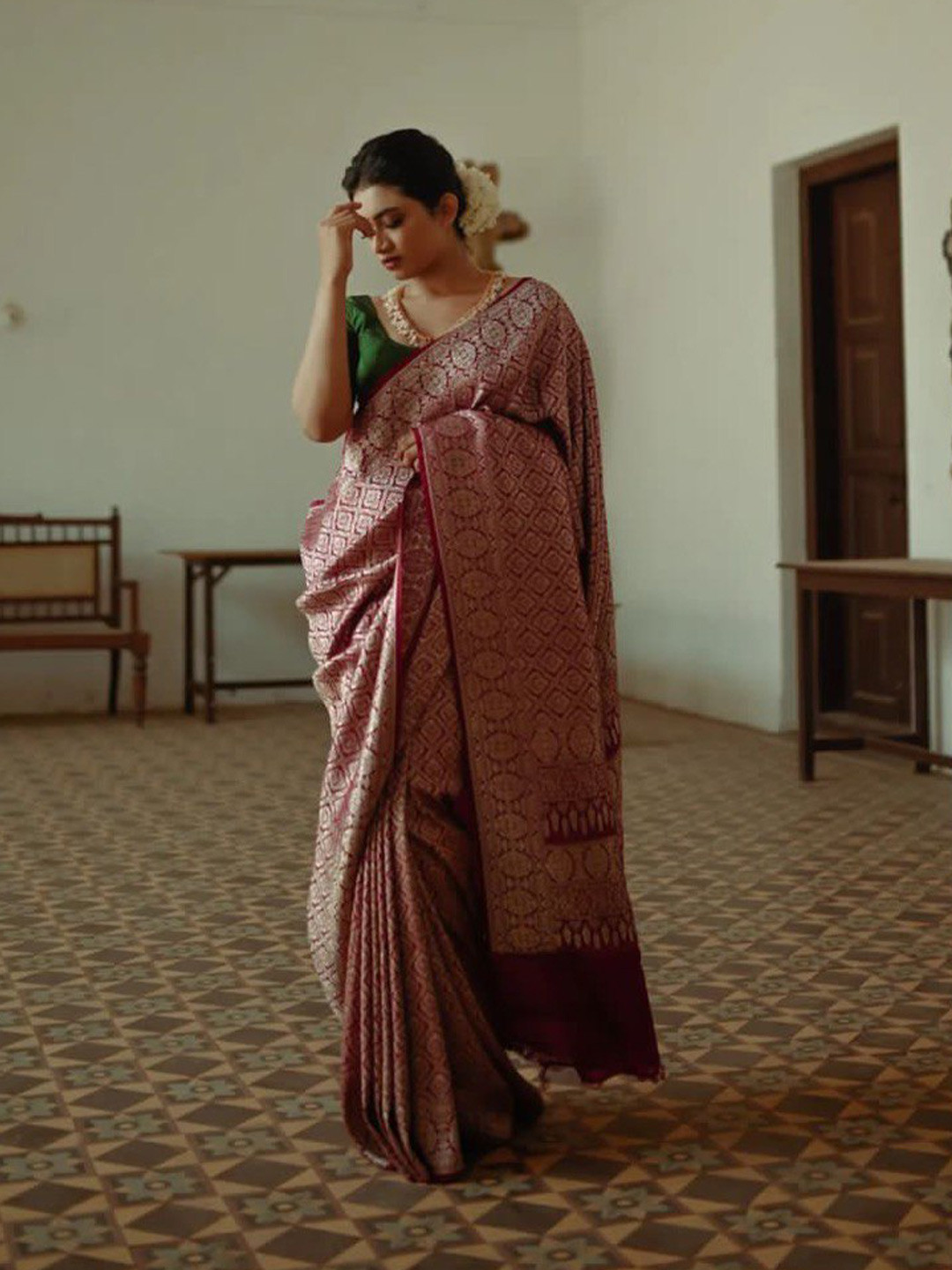 

Naishu Trendz Ethnic Woven Design Pure Silk Kanjeevaram Saree, Magenta