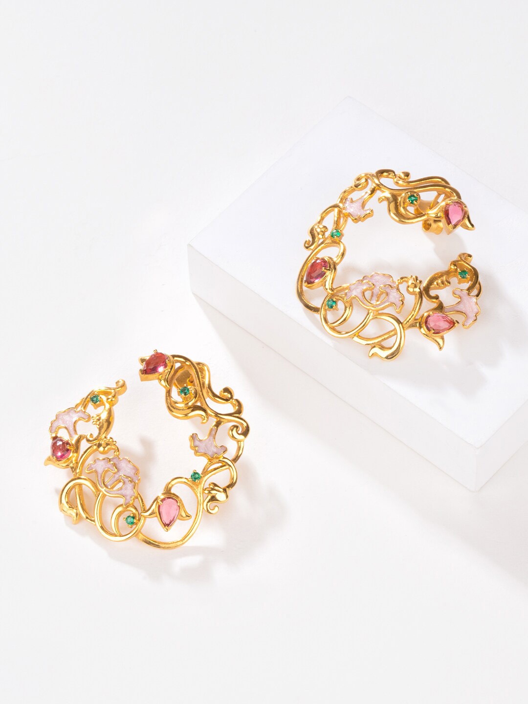 

SHAYA Gold-Plated Contemporary Sterling Silver Studs Earrings