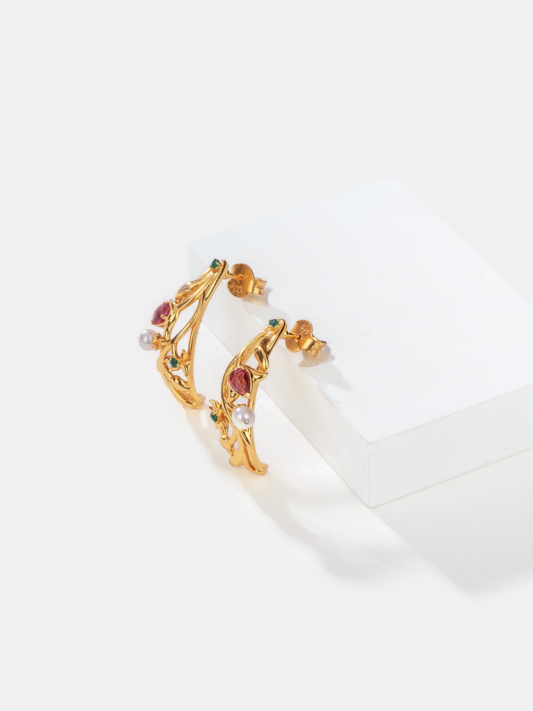 

SHAYA Gold-Plated Contemporary Studs Earrings