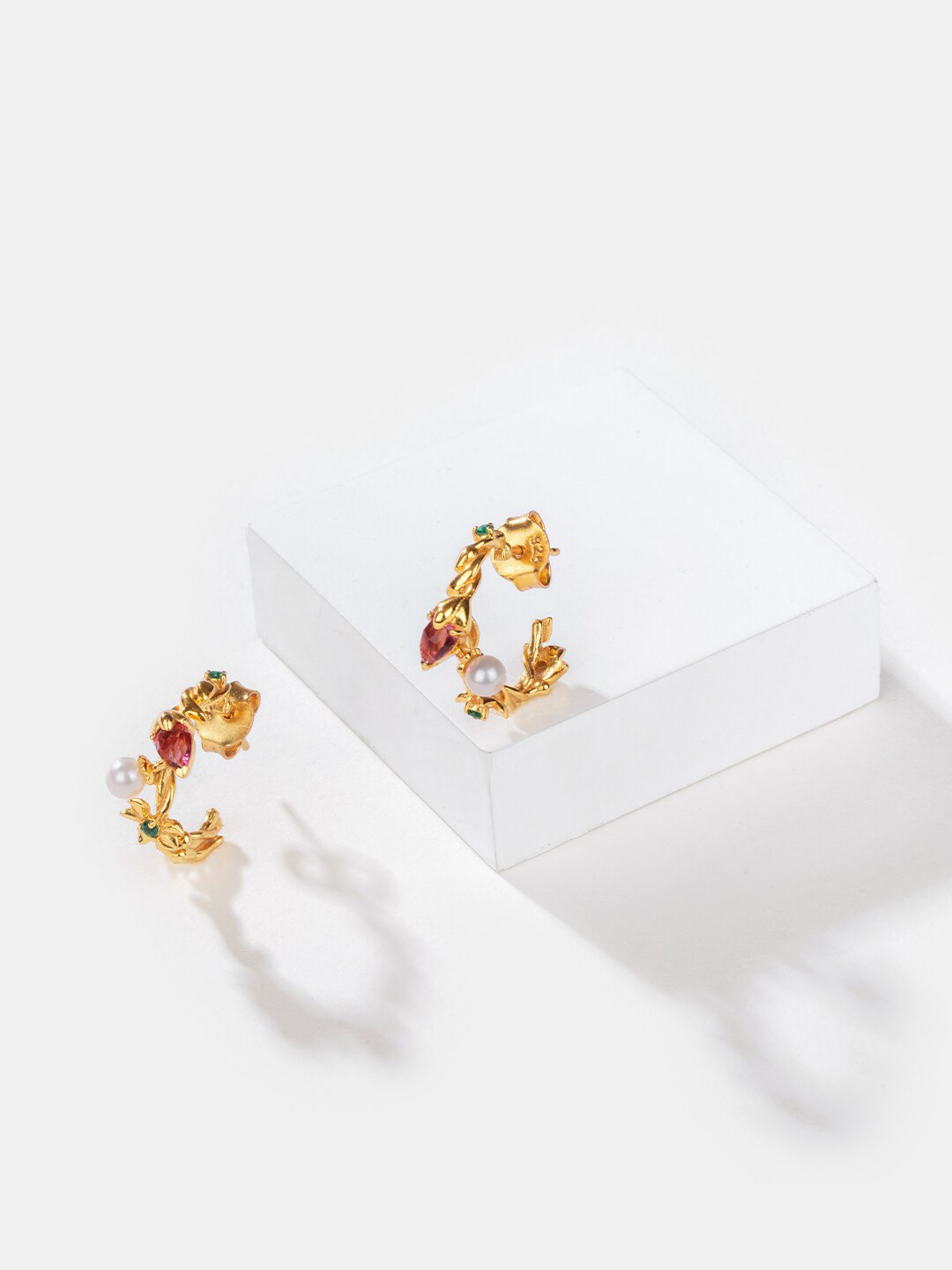 

SHAYA Gold-Plated Contemporary Half Hoop Earrings