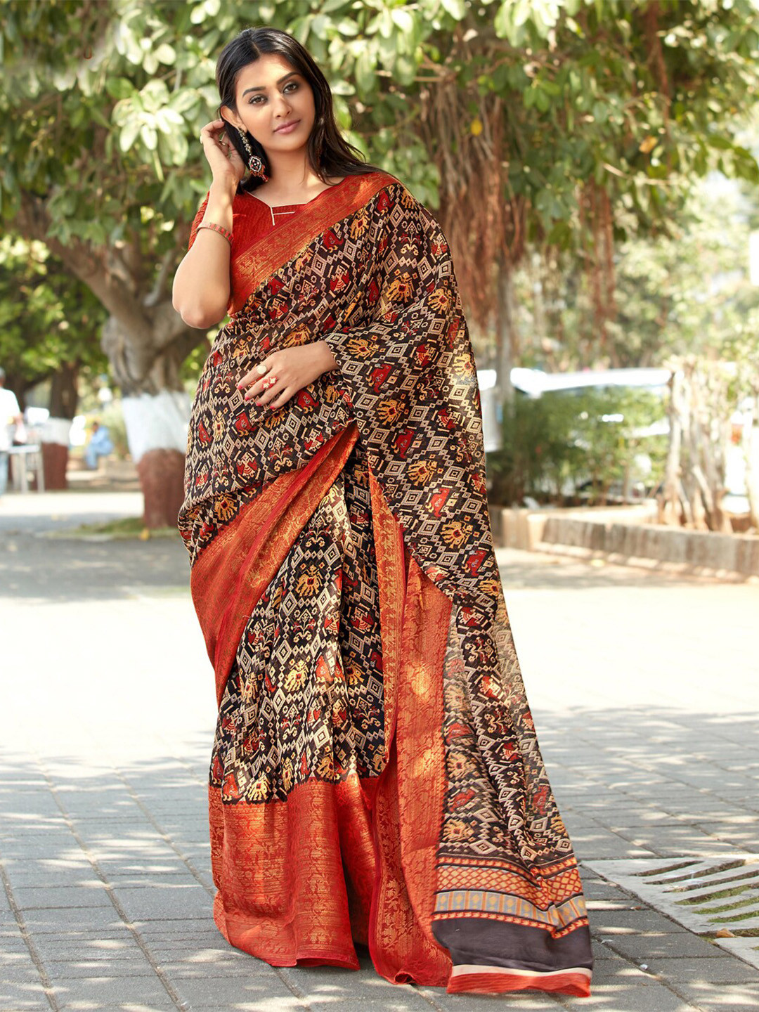

all about you Beige & Red Ethnic Motifs Zari Printed Pure Cotton Saree