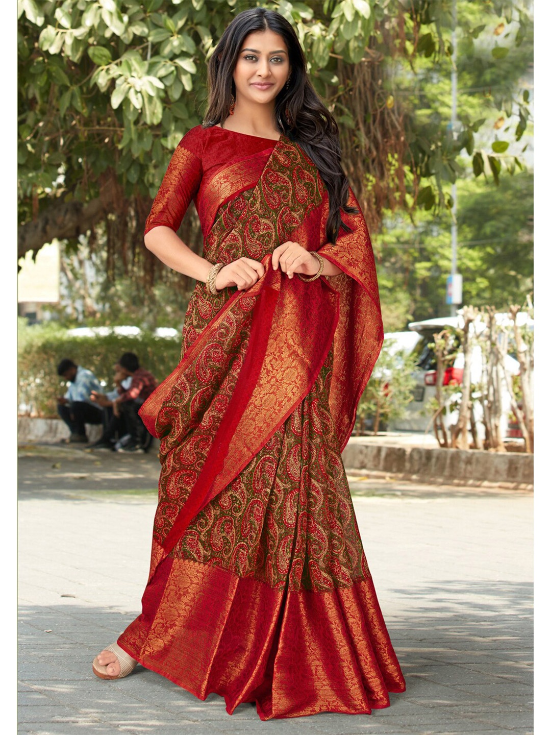 

all about you Green & Red Floral Printed Pure Cotton Saree