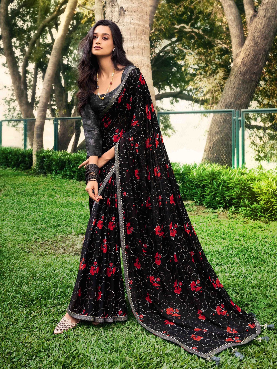 

all about you Black & Red Floral Printed Embellished Saree