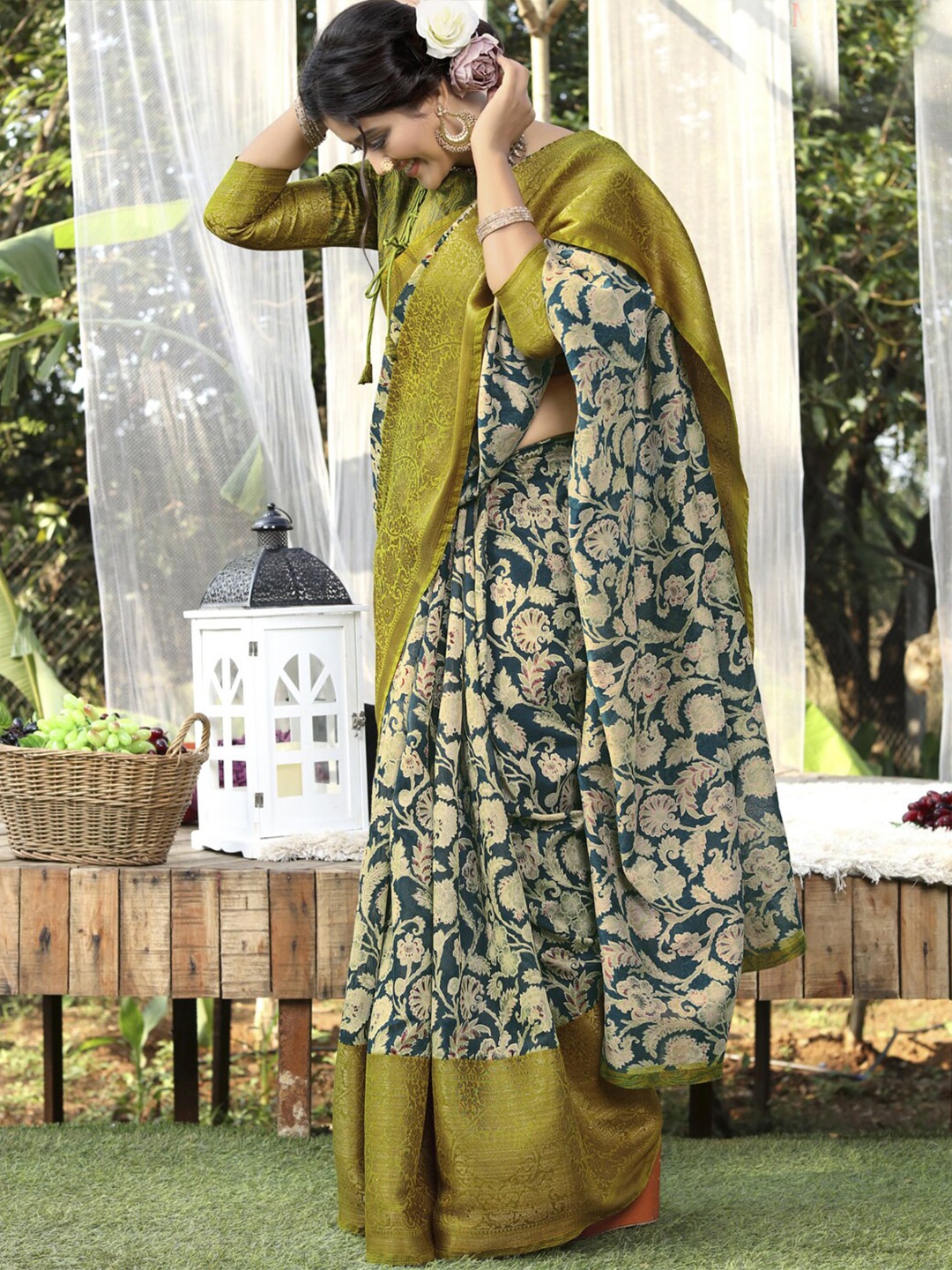 

all about you Green & White Floral Printed Zari Pure Cotton Saree