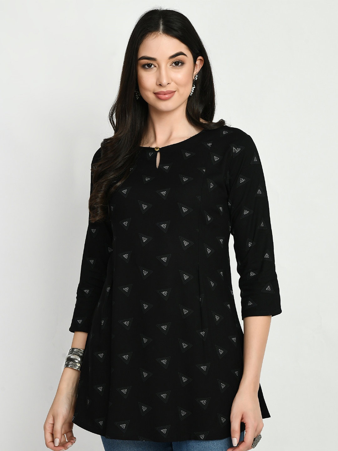 

HERE&NOW Black & White Keyhole Neck Geometric Printed Straight Kurti