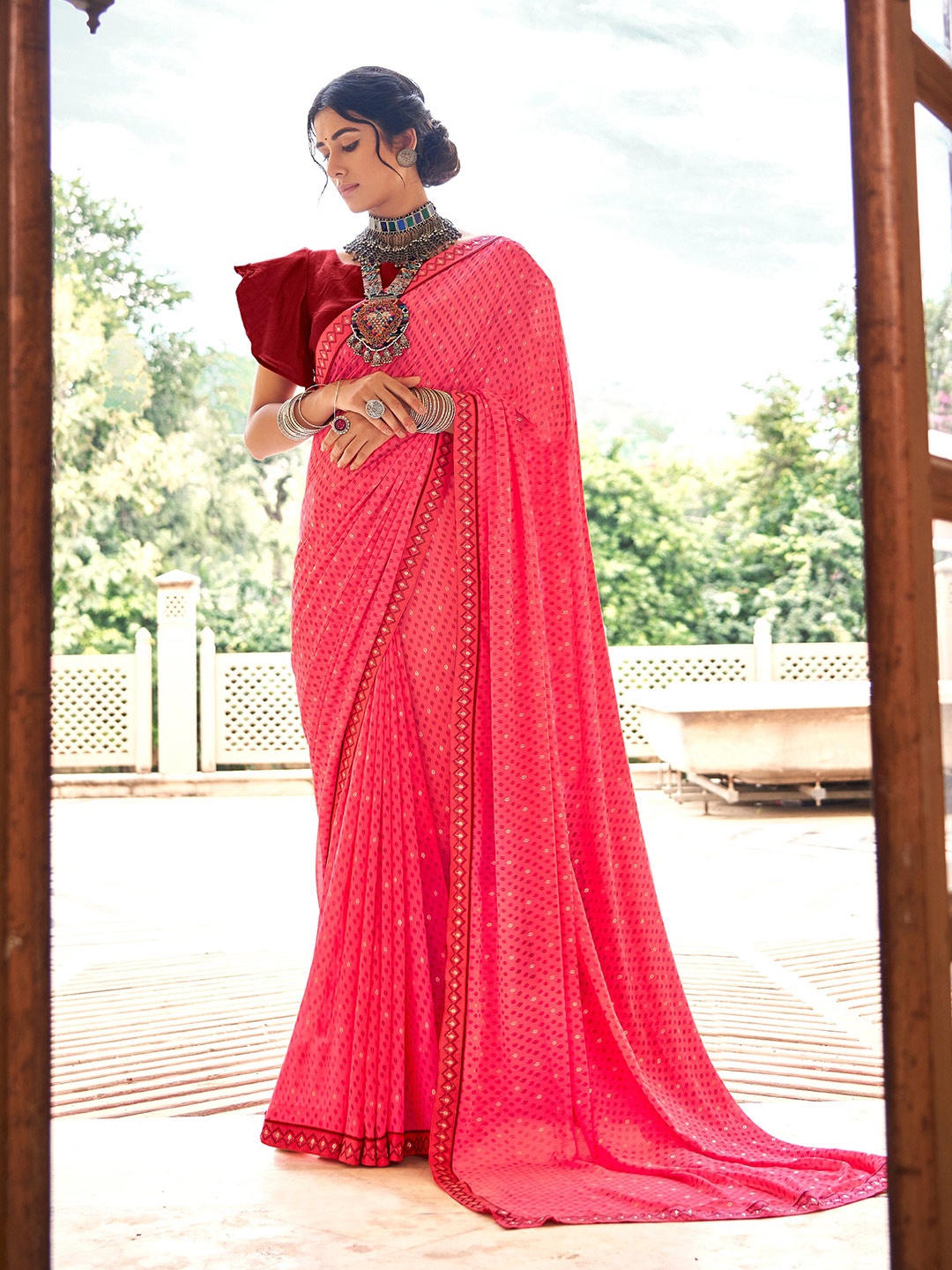 

DIVASTRI Ethnic Motifs Printed Embellished Saree, Pink
