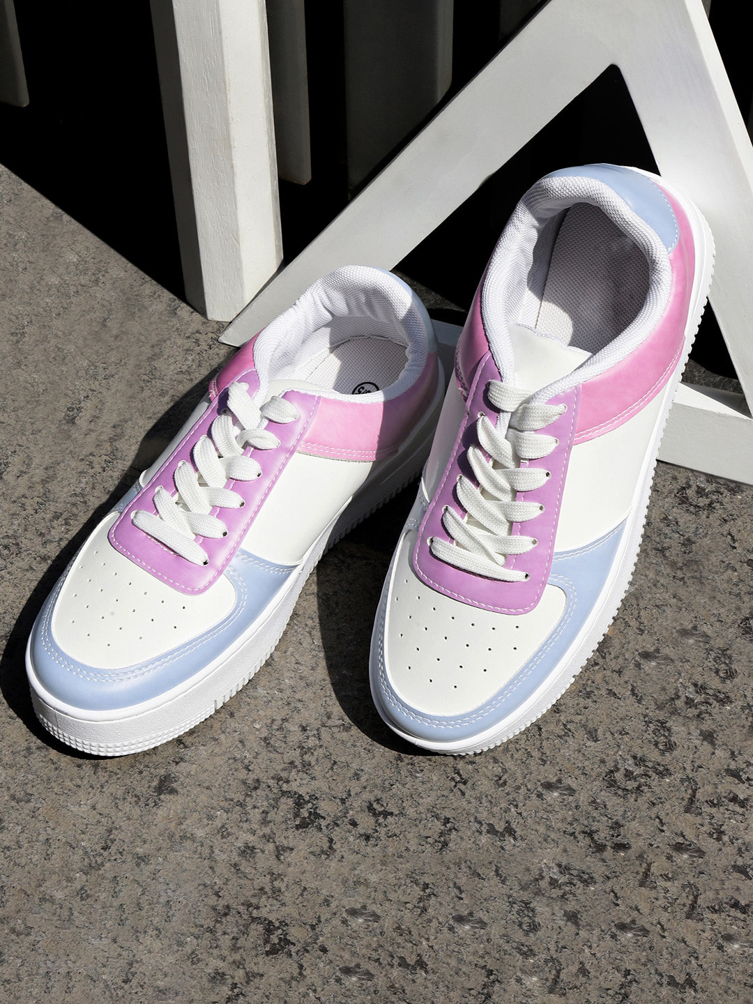 

Mast & Harbour Women White & Blue Perforations Color-Change Comfort Insole Basics Sneakers