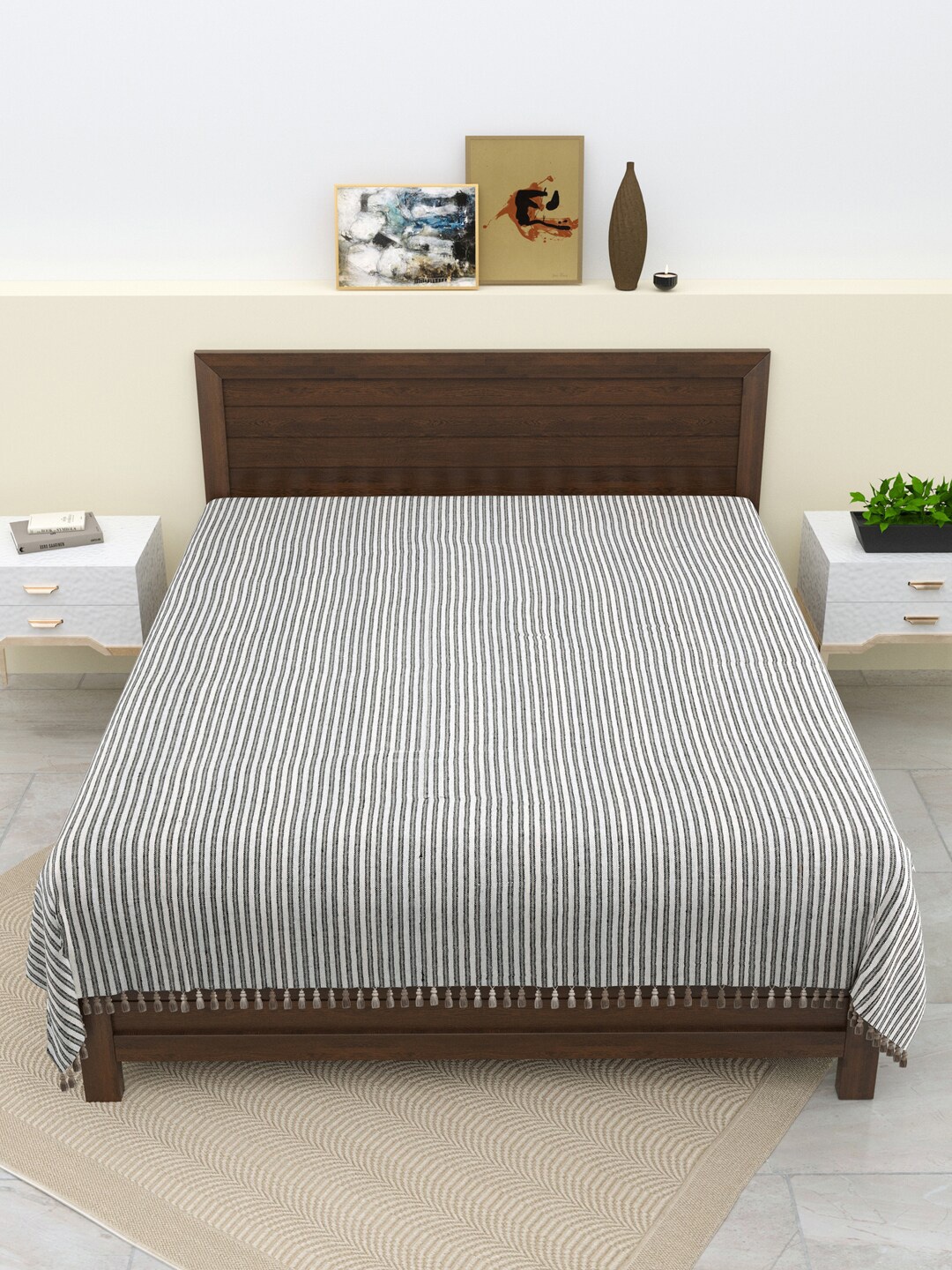 

Varde White & Grey Striped Pure Cotton Thick Yarn King Bedcover