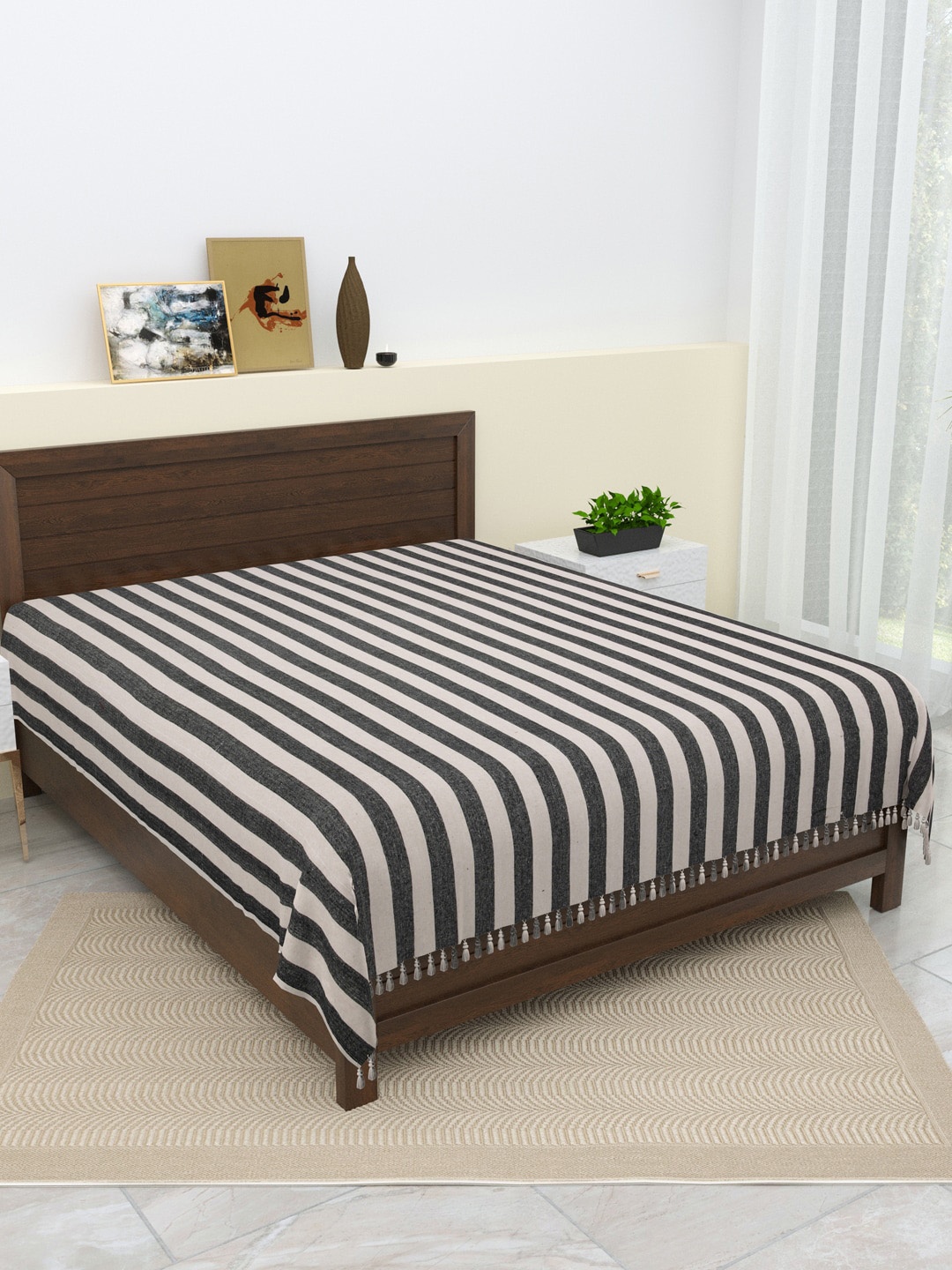 

Varde White & Black Striped Pure Cotton Thick Yarn Double King Bedcover