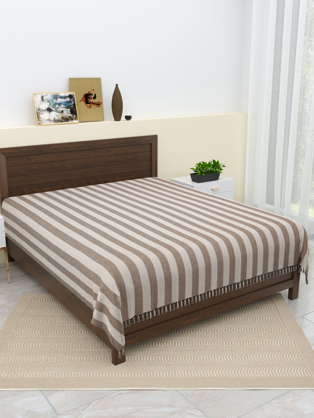 

Varde Beige & Brown Striped Pure Cotton Thick Yarn Double King Bedcover