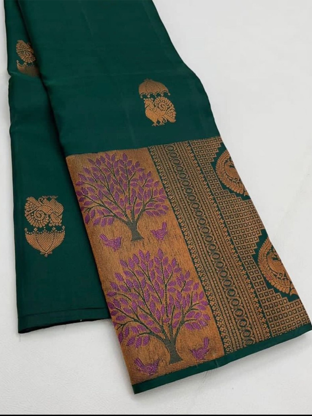 

Naishu Trendz Ethnic Woven Design Pure Silk Kanjeevaram Saree, Green