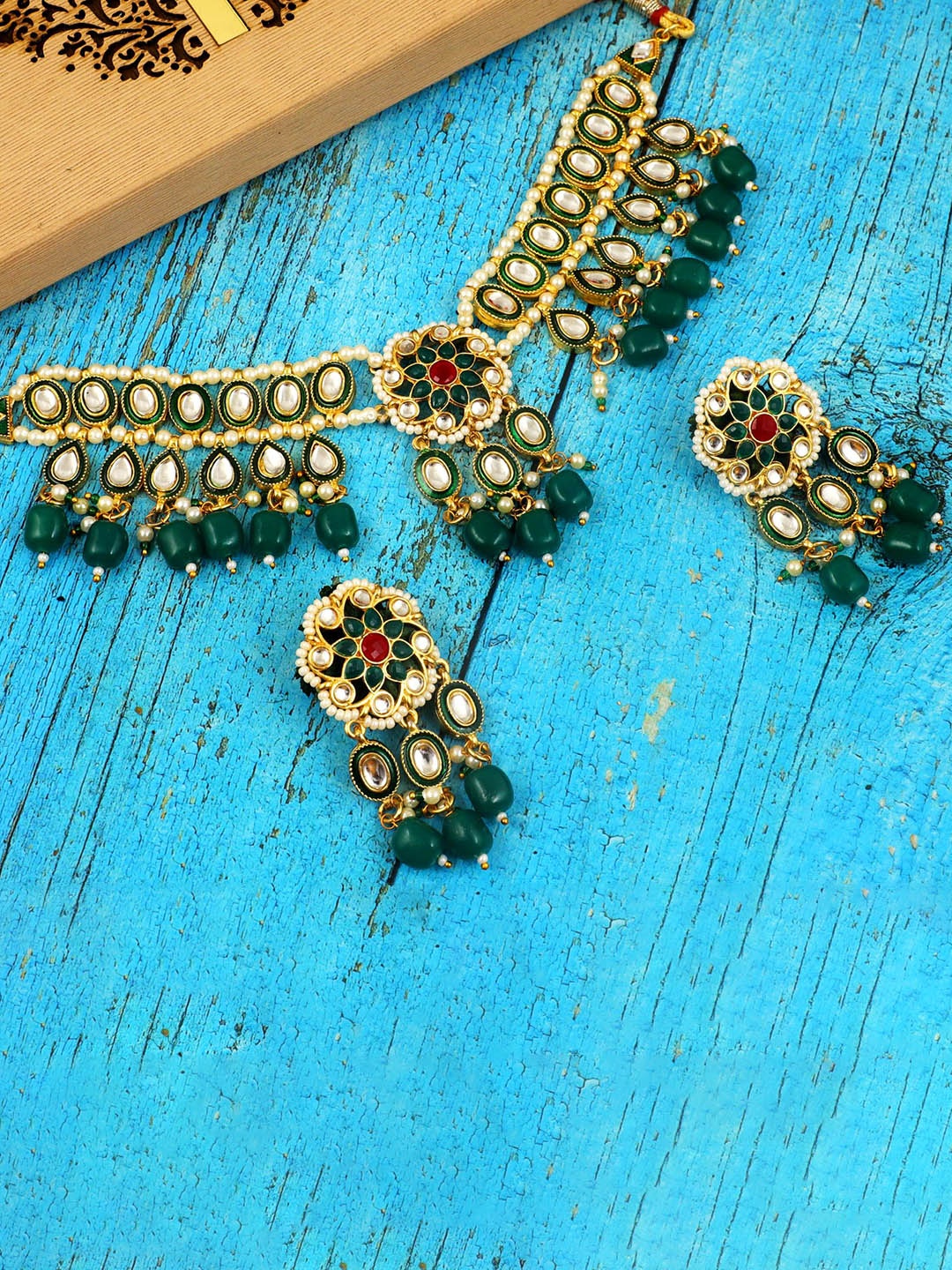 

MANSIYAORANGE Gold-Plated Stones-Studded & Beads-Beaded Necklace & Earrings
