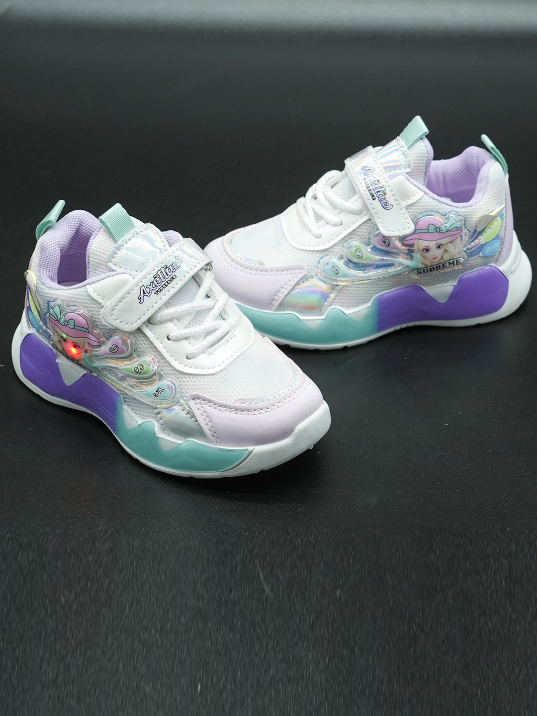 

FEETWELL SHOES Girls Colourblocked LED Sneakers, White