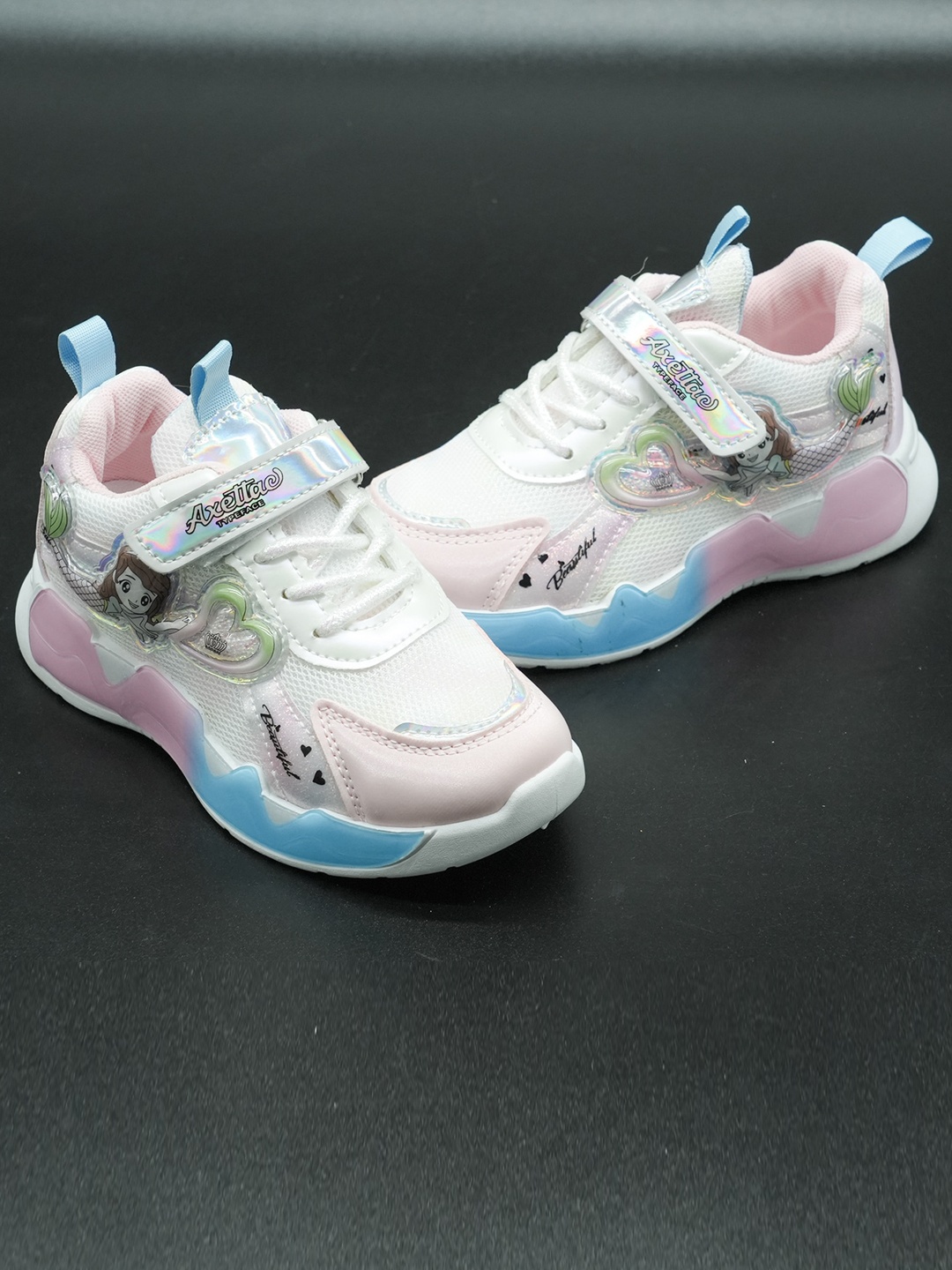 

FEETWELL SHOES Girls Colourblocked LED Sneakers, White
