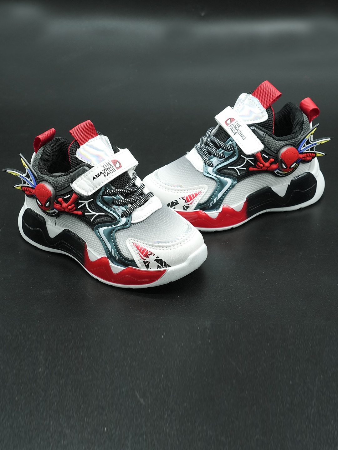 

FEETWELL SHOES Kids Spider-Man Applique Sneakers, White