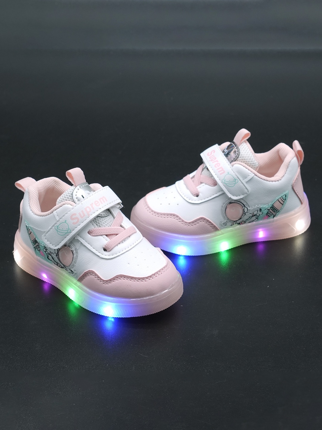 

FEETWELL SHOES Kids Colourblocked LED Sneakers, White