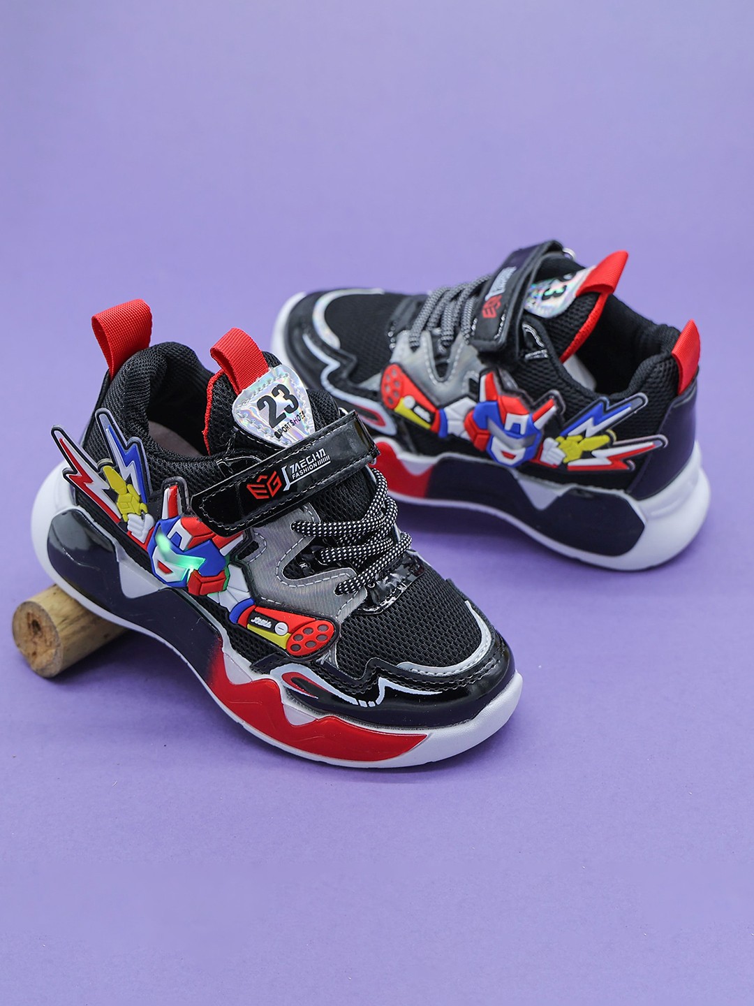 

FEETWELL SHOES Kids Colourblocked LED Sneakers, Black