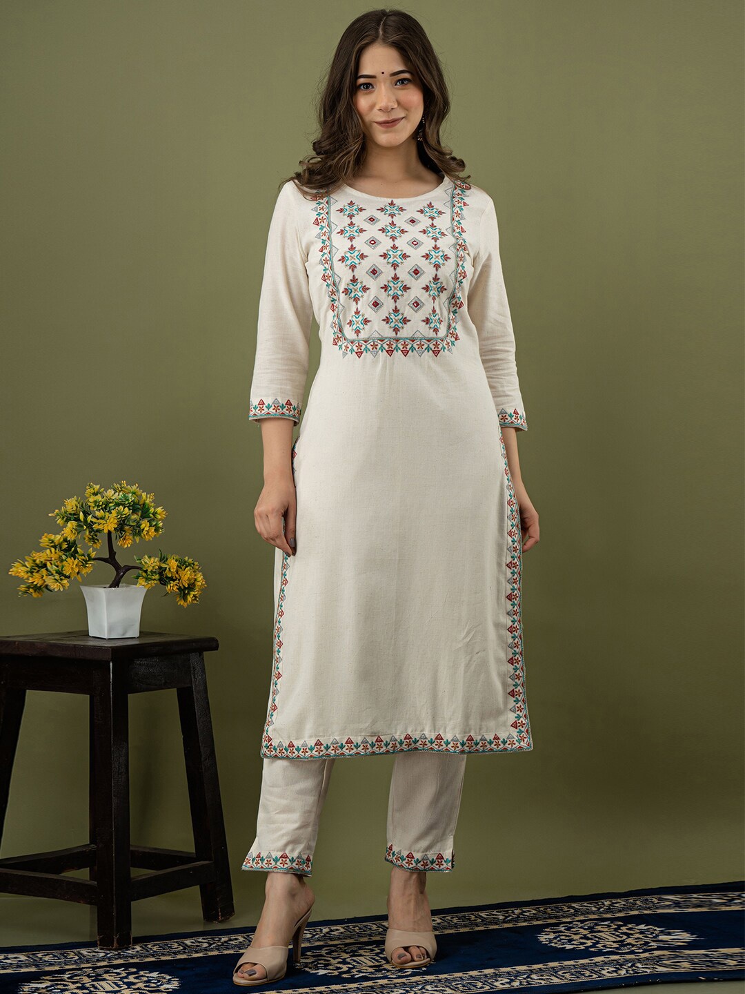 

FERANOID Ethnic Motifs Embroidered Kurta With Trousers, Cream