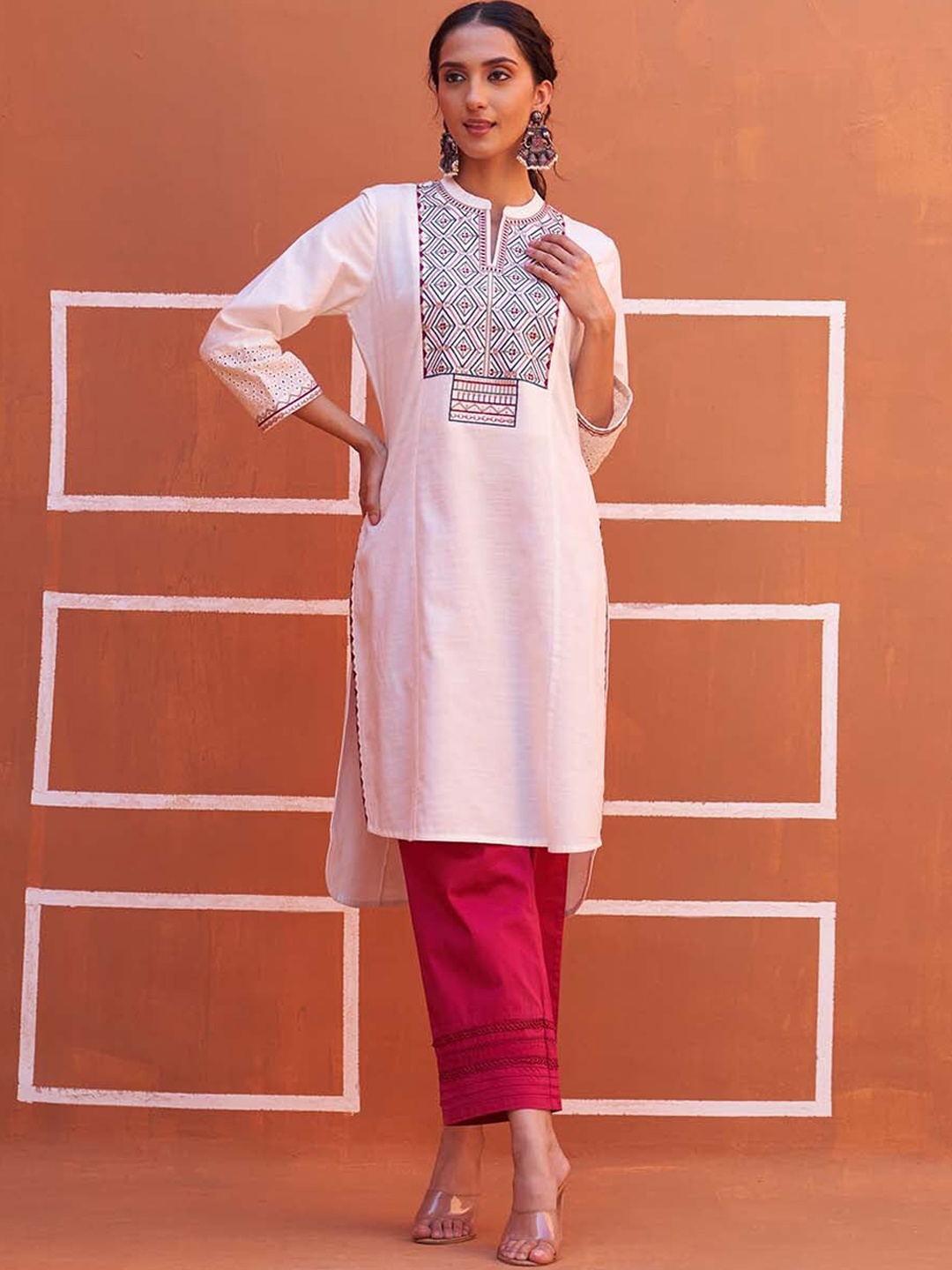 

Lakshita Mandarin Collar Geometric Embroidered Sequined Pure Cotton Kurta, Pink