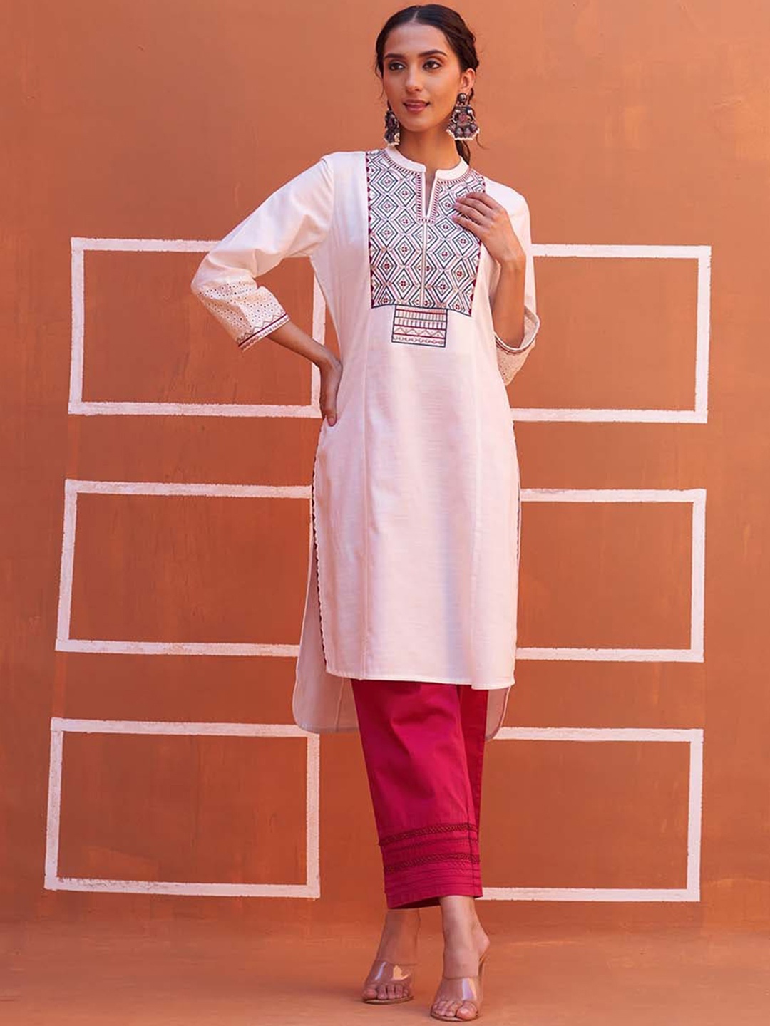 

Lakshita Mandarin Collar Geometric Embroidered Sequined Pure Cotton Kurta, Pink