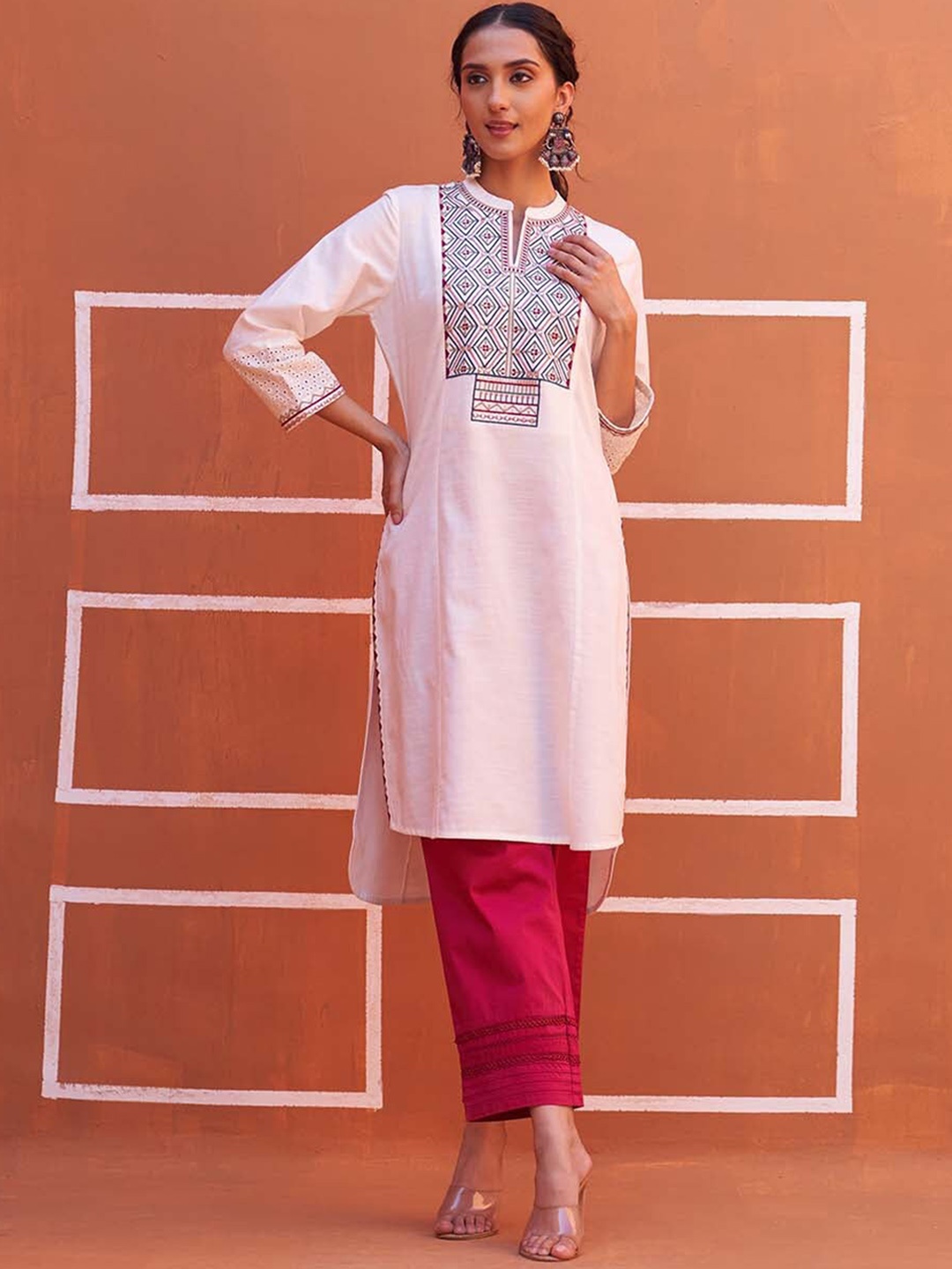 

Lakshita Mandarin Collar Geometric Embroidered Sequined Pure Cotton Kurta, Pink