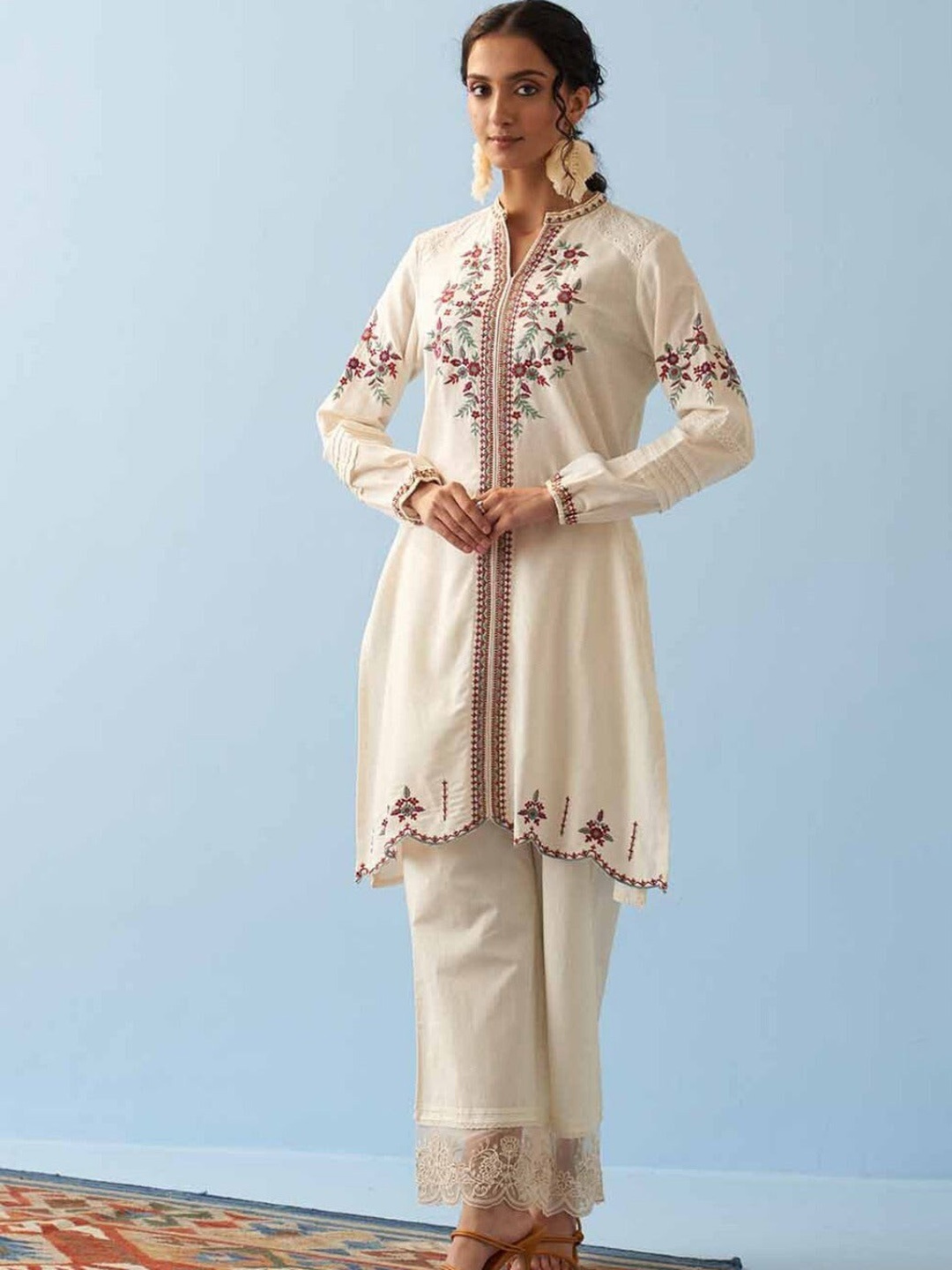 

Lakshita Mandarin Collar Floral Embroidered A-Line Cotton Kurta, Off white