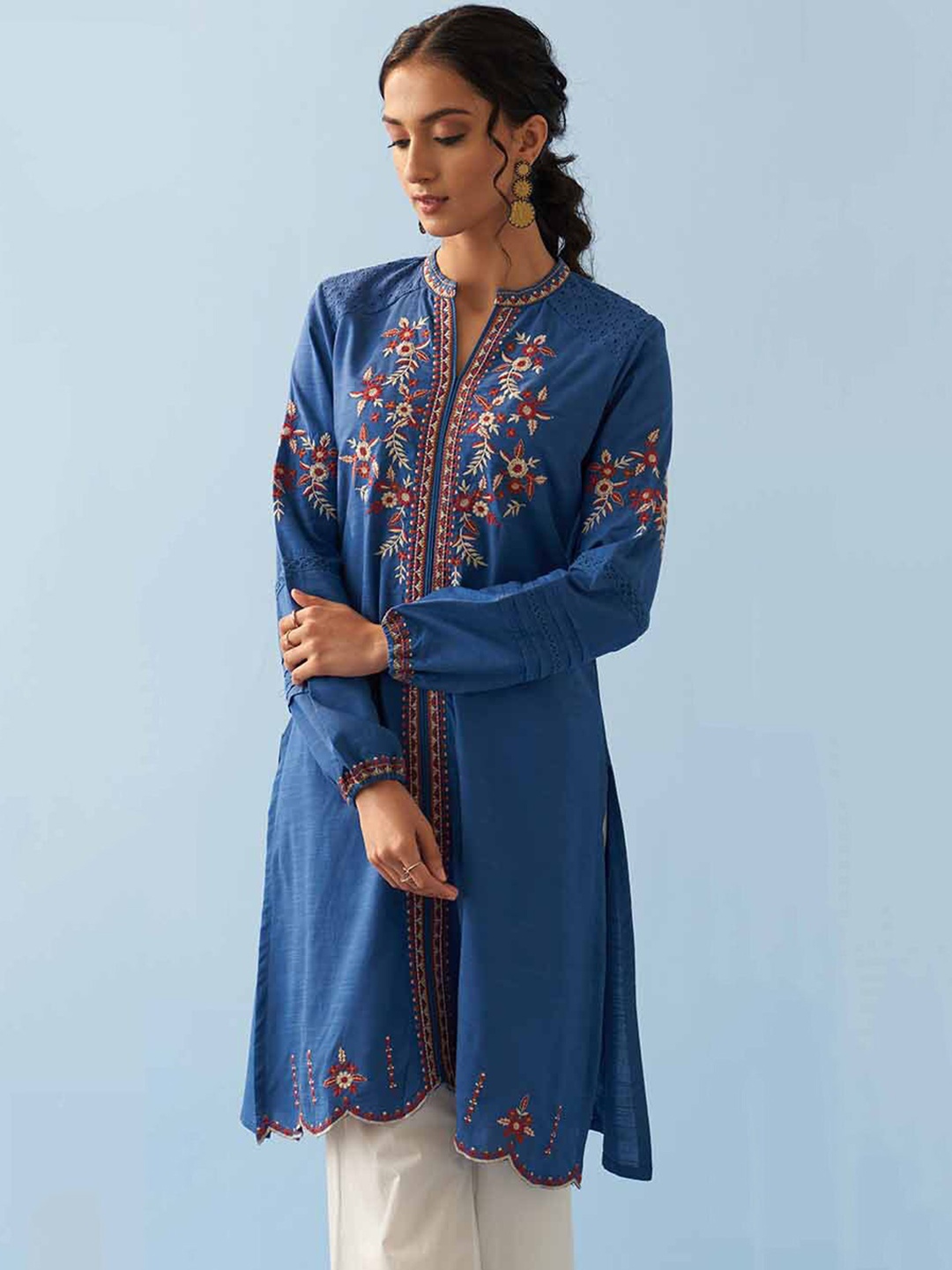 

Lakshita Floral Embroidered Puff Sleeves Kurta, Blue