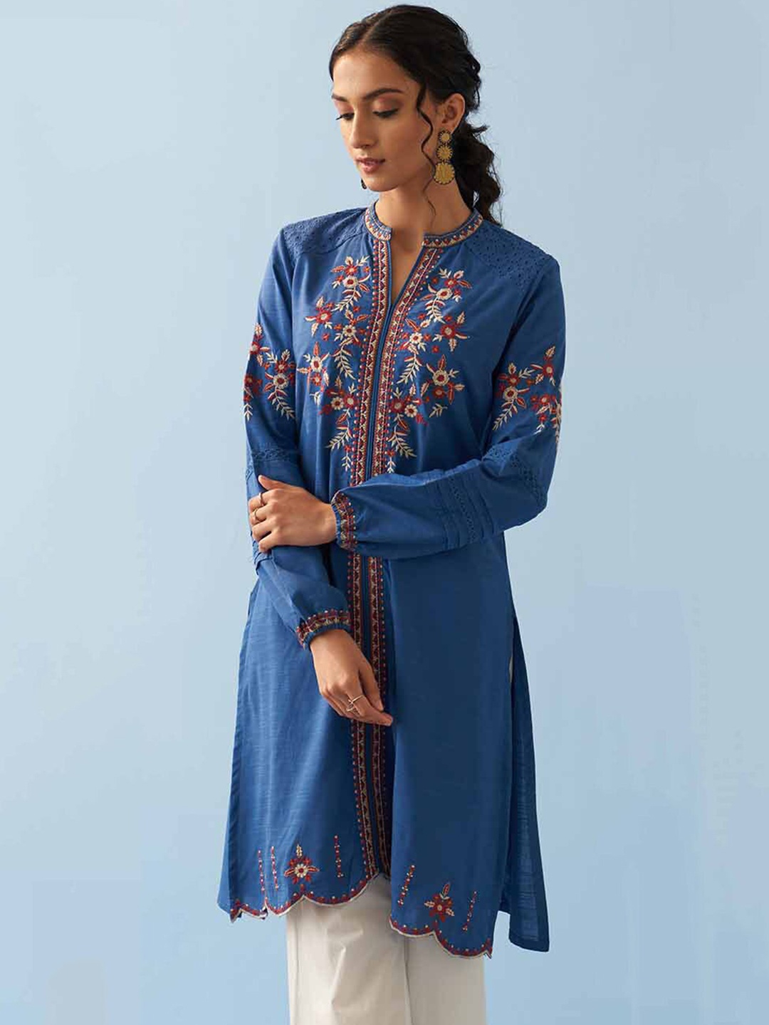 

Lakshita Floral Embroidered Mandarin Collar Pure Cotton Kurta, Blue