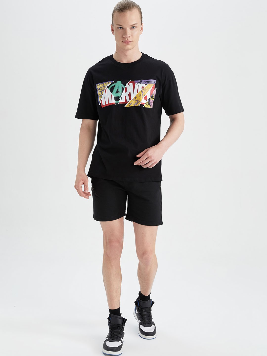 

DeFacto Men Mid-Rise Regular Shorts, Black