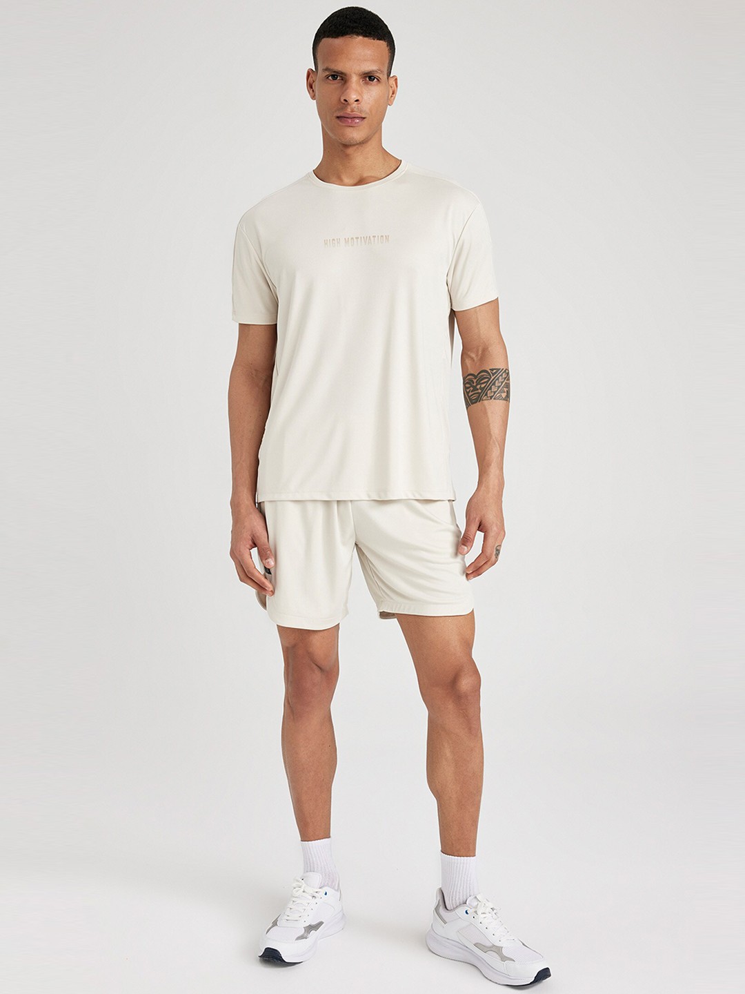 

DeFacto Men Mid-Rise Regular Fit Sports Shorts, Beige