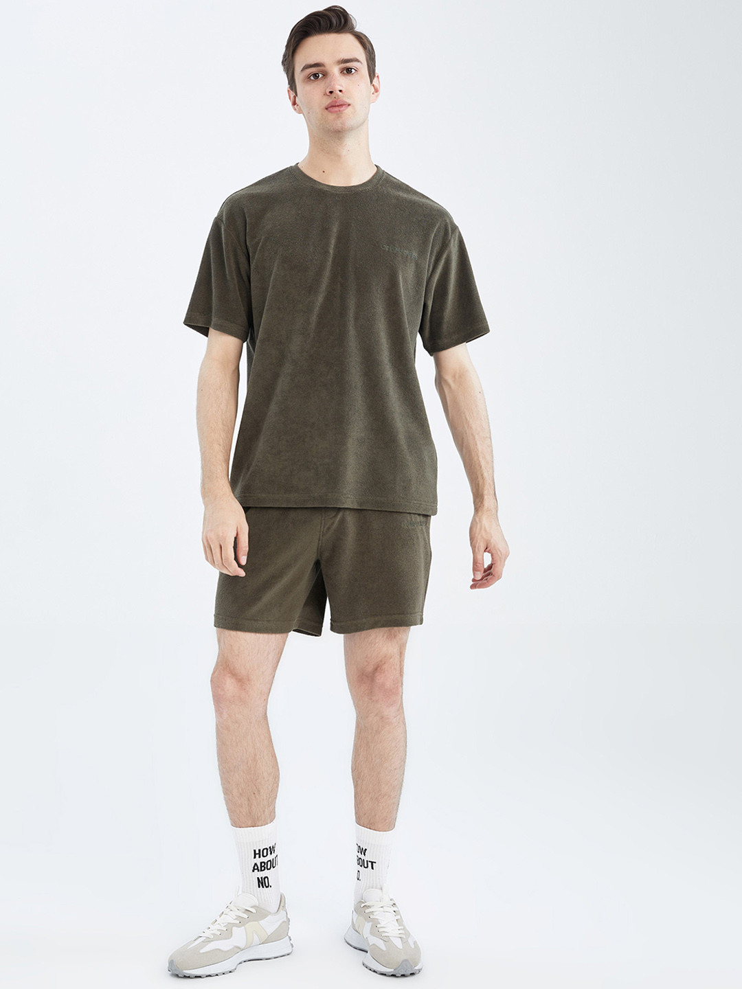 

DeFacto Men Mid-Rise Shorts, Olive