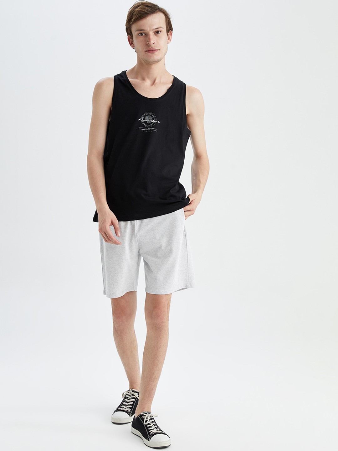 

DeFacto Men Mid-Rise Shorts, Na