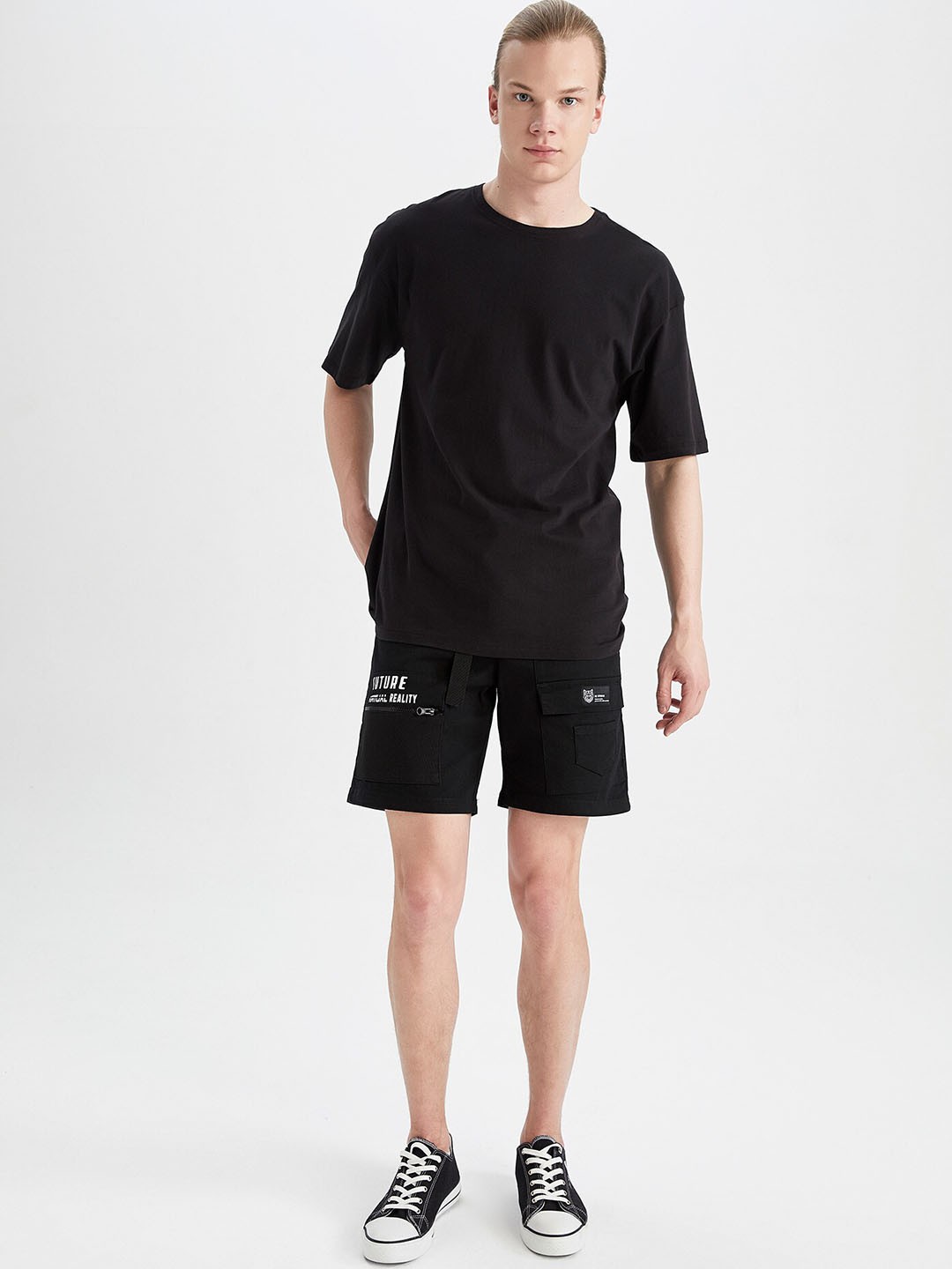 

DeFacto Men Typography Printed Mid-Rise Shorts, Black