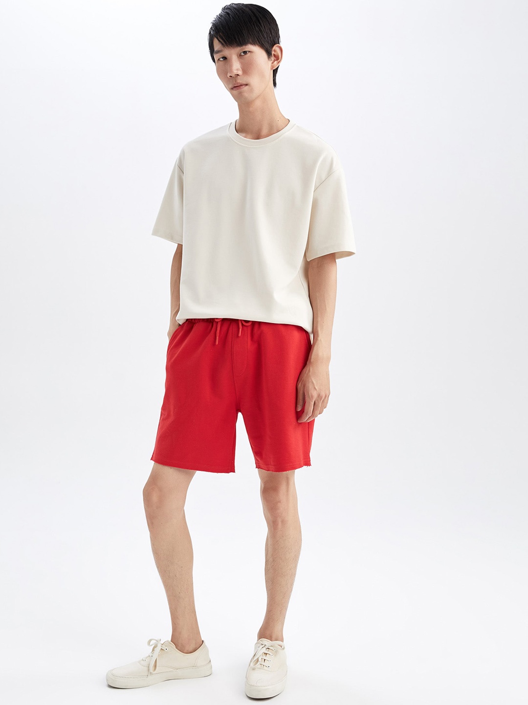 

DeFacto Men Mid-Rise Shorts, Red
