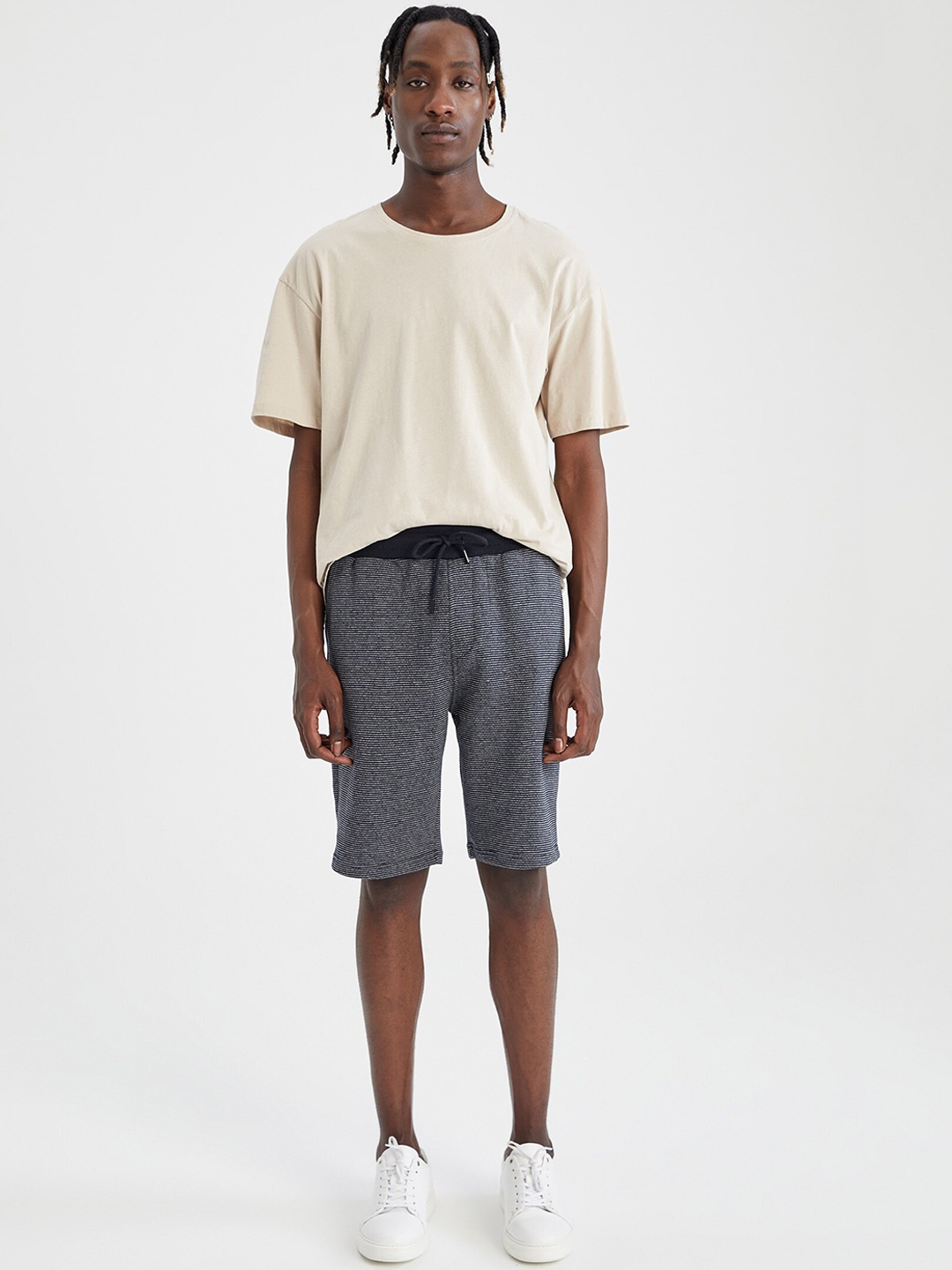 

DeFacto Men Striped Mid-Rise Shorts, Grey