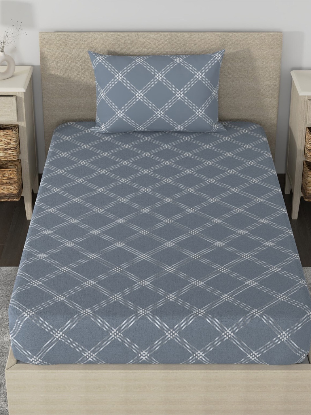 

Huesland Aspire Grey & White Printed 186 TC Cotton Single Bedsheet & Pillow Cover