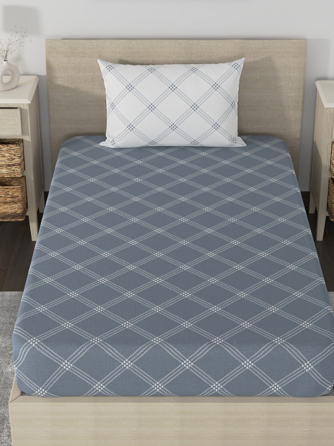 

Huesland Aspire Grey & White Printed 186 TC Cotton Single Bedsheet & Pillow Cover
