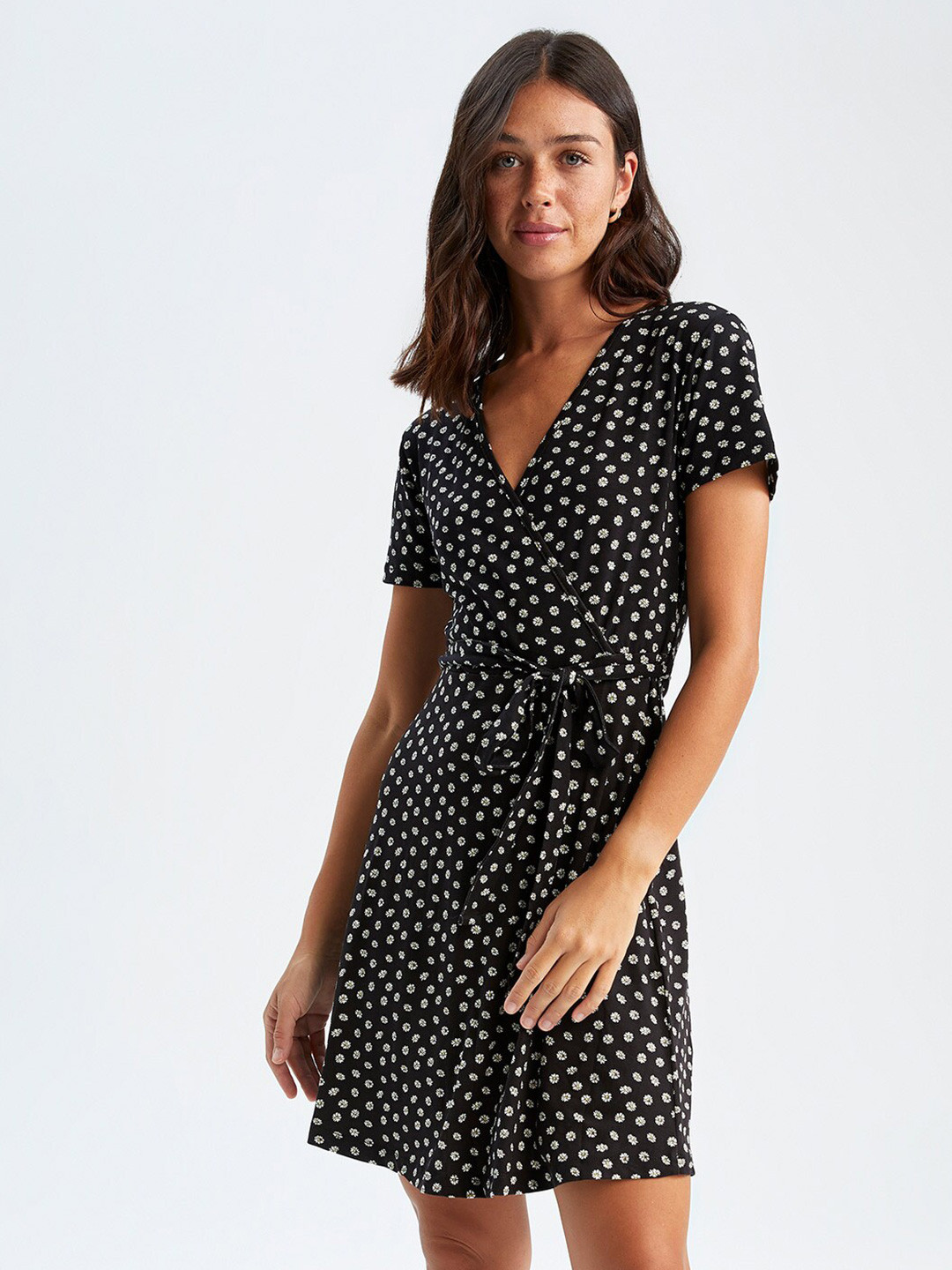 

DeFacto Floral Printed V-Neck A-Line Mini Dress, Black
