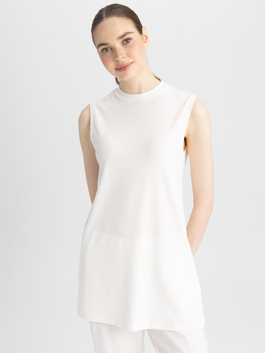 

DeFacto Round Neck Sleeveless Tunic, White