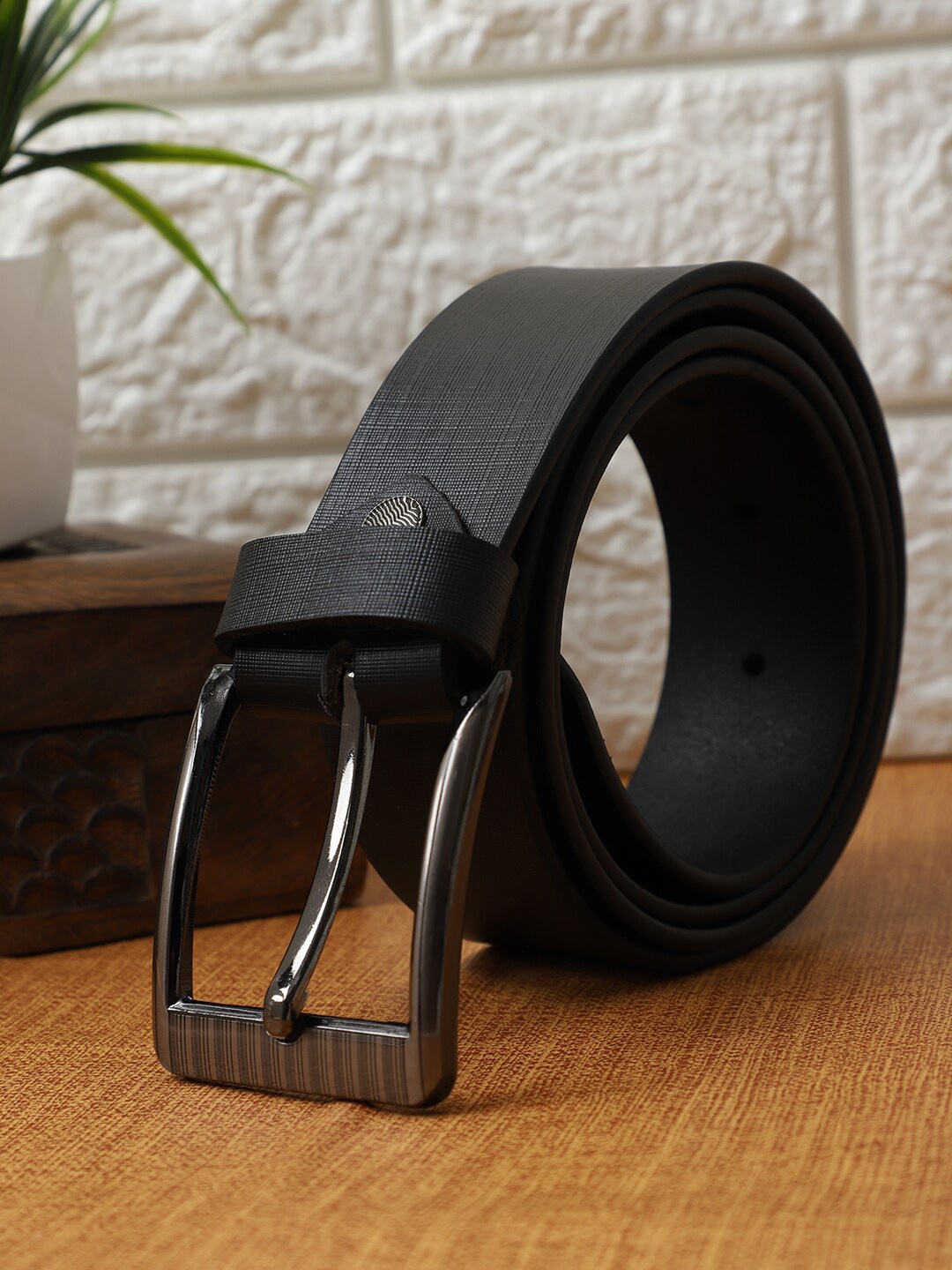 

The Mini NEEDLE Men Textured Leather Formal Belt, Black