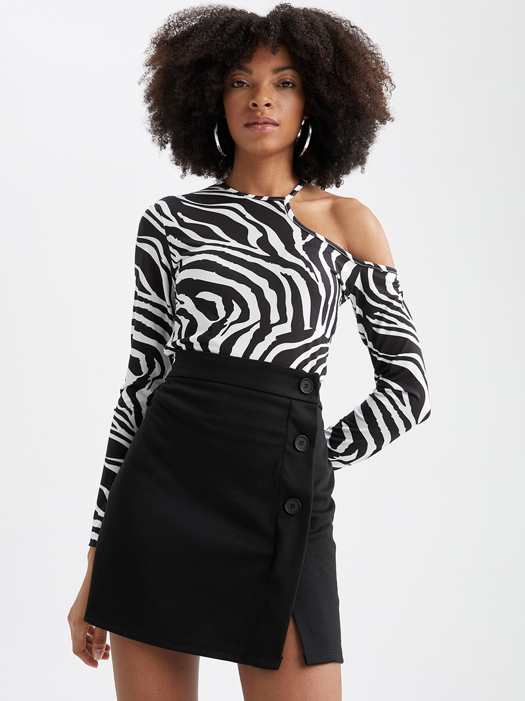 

DeFacto Mid Rise A-Line Mini Skirt, Black
