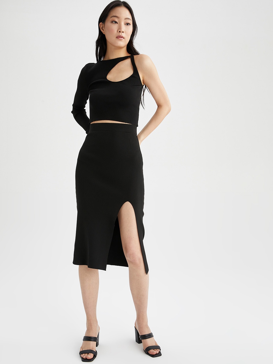 

DeFacto Mid Rise Midi Straight Skirt, Black
