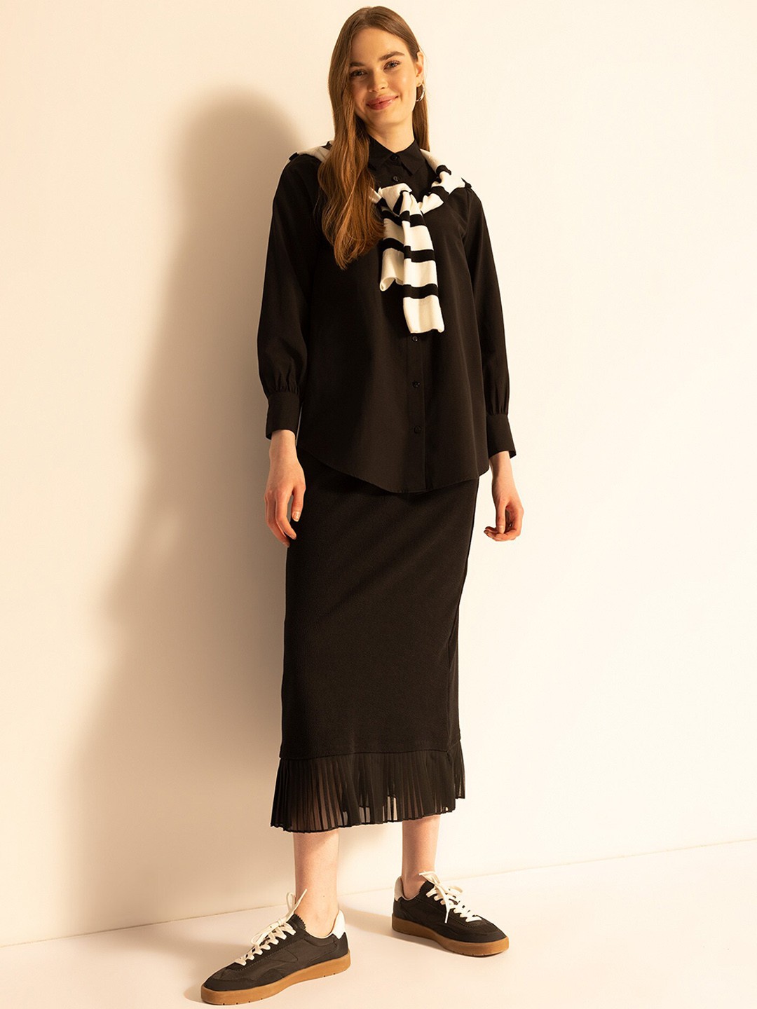 

DeFacto Self Design Straight Midi Skirt, Black