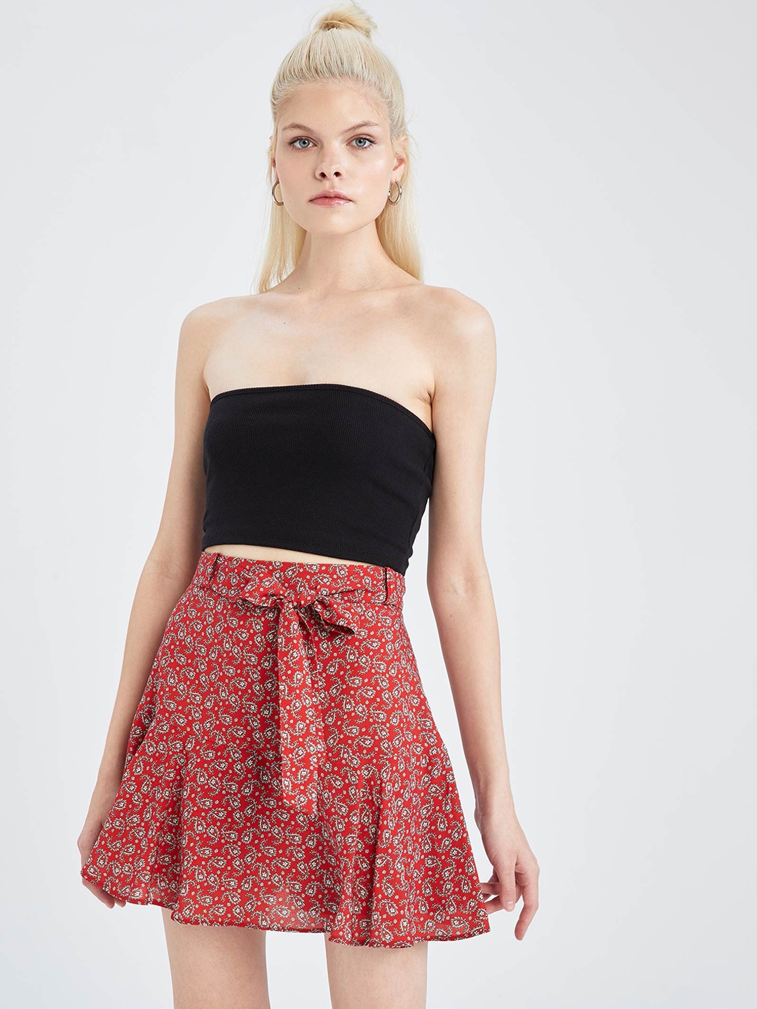 

DeFacto Ethnic Motifs Printed Flared Mini Skirt, Red