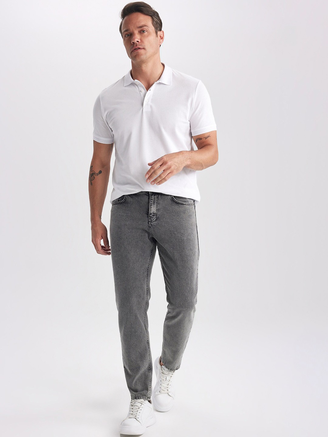 

DeFacto Men Mid-Rise Pure Cotton Jeans, Grey