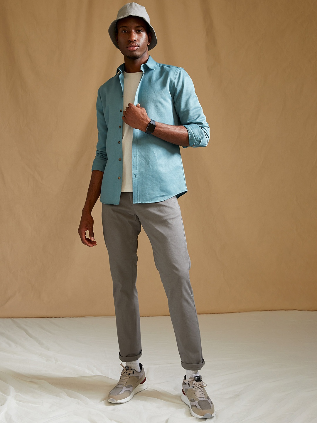 

DeFacto Men Mid-Rise Plain Regular Trousers, Grey
