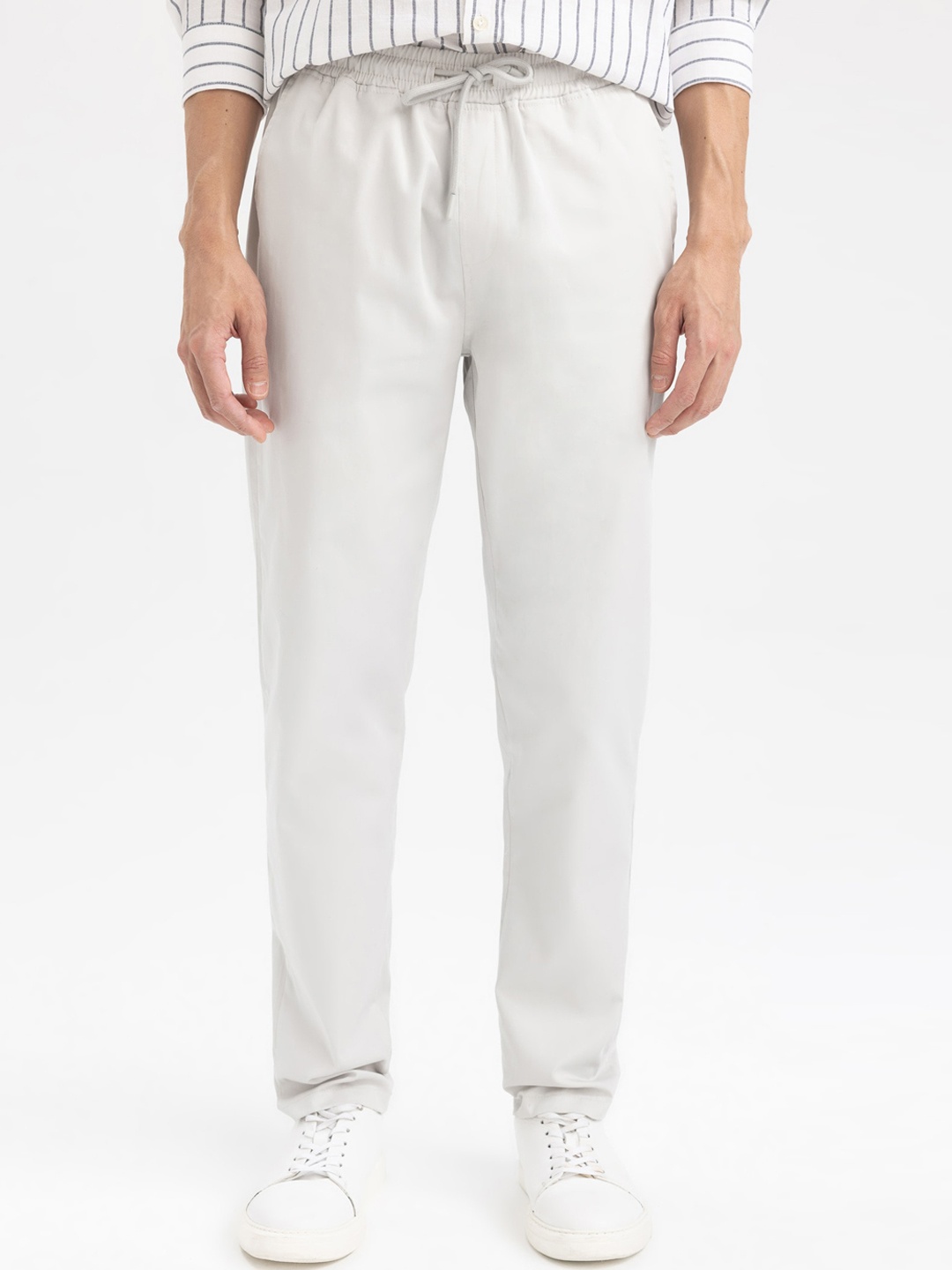 

DeFacto Men Regular Fit Mid-Rise Pure Cotton Trousers, Grey