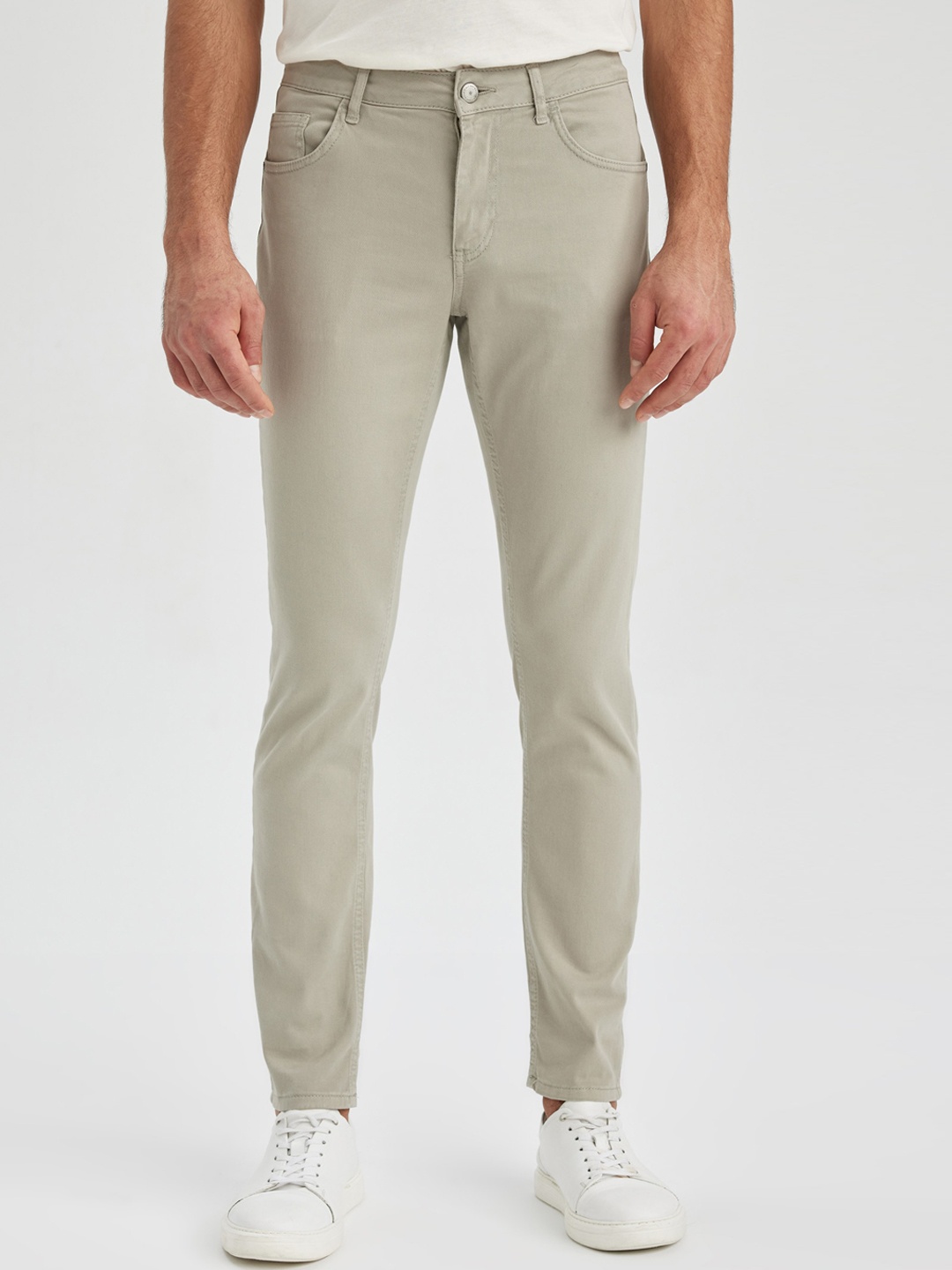 

DeFacto Men Mid-Rise Chinos Trousers, Grey