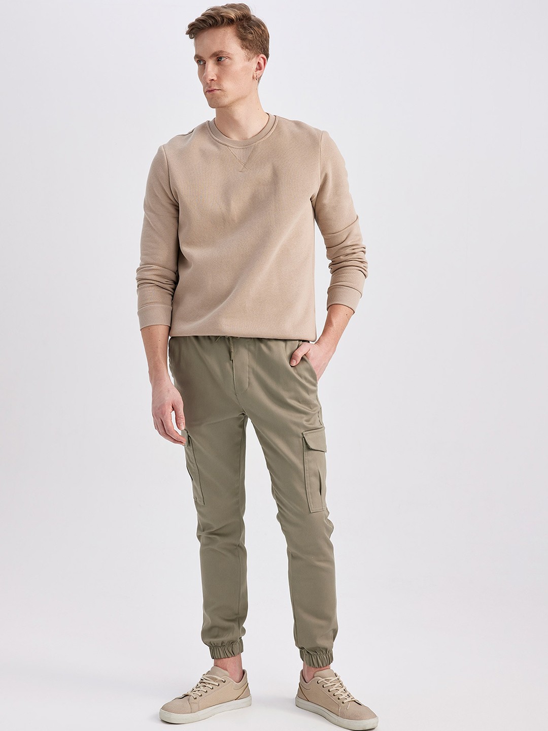 

DeFacto Men Mid-Rise Cargo Trousers, Green